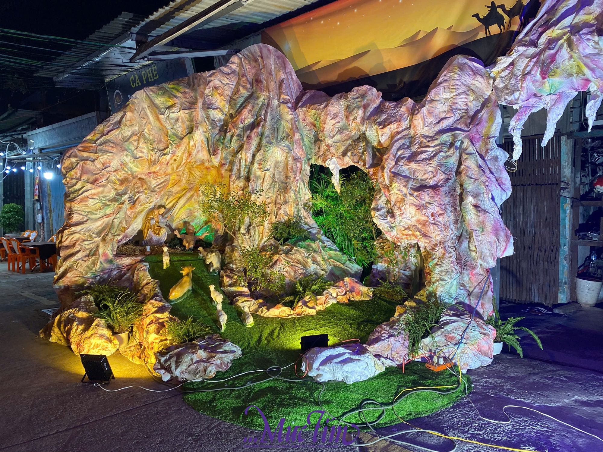 Xóm đạo lớn nhất đường Phạm Thế Hiển nhộn nhịp không khí Giáng sinh - Ảnh 8.