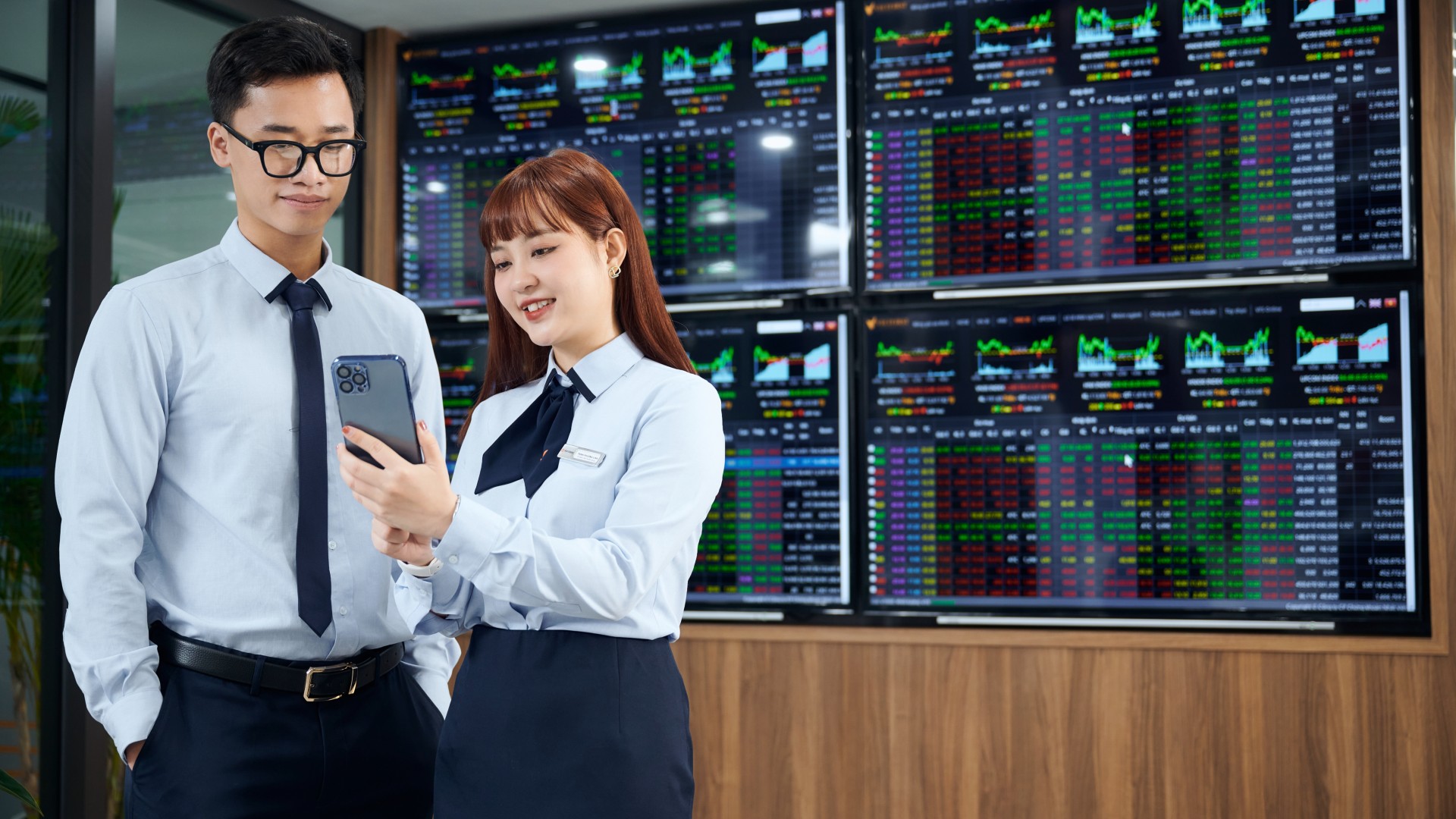 Big4 tăng lãi suất: Dấu hiệu 'nóng' tiền tệ cuối năm? - Ảnh 1.