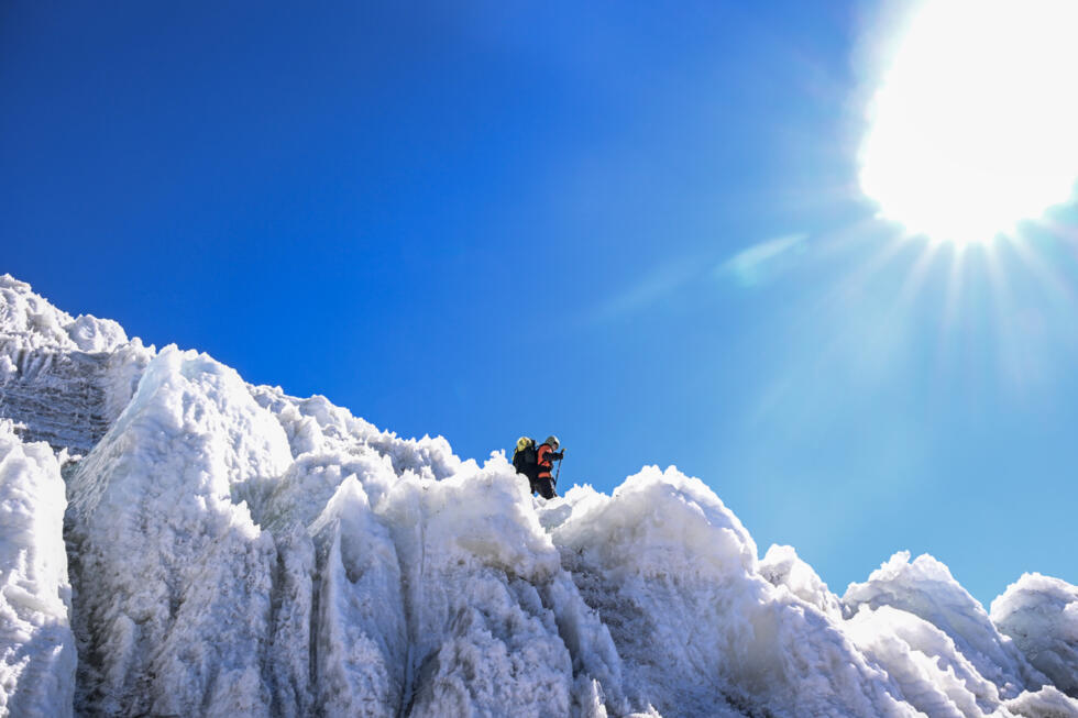'Extremely exciting': the ice cores that could help save glaciers- Ảnh 5.