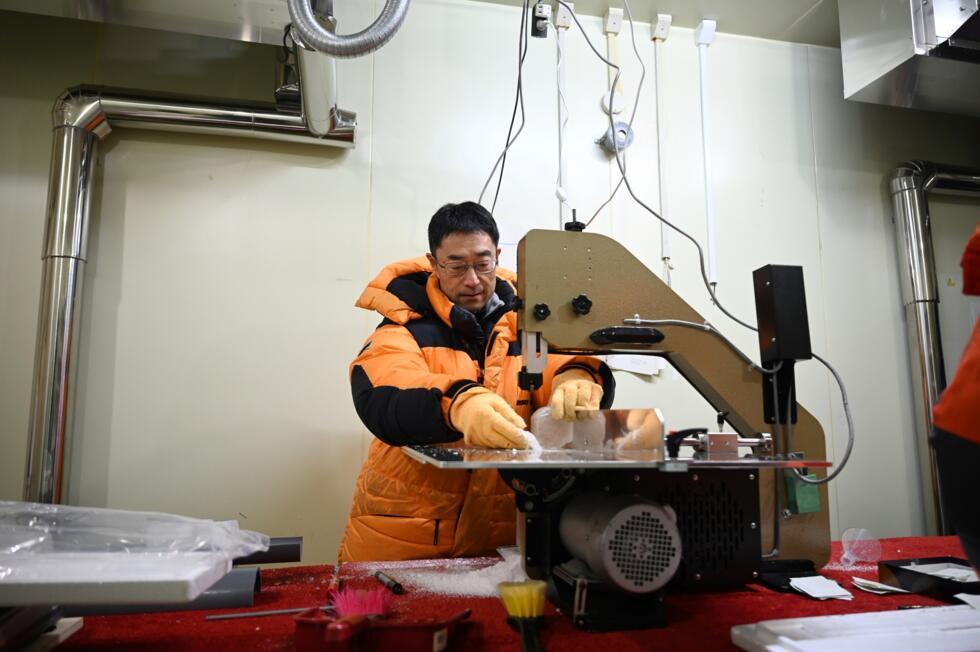 'Extremely exciting': the ice cores that could help save glaciers- Ảnh 3.