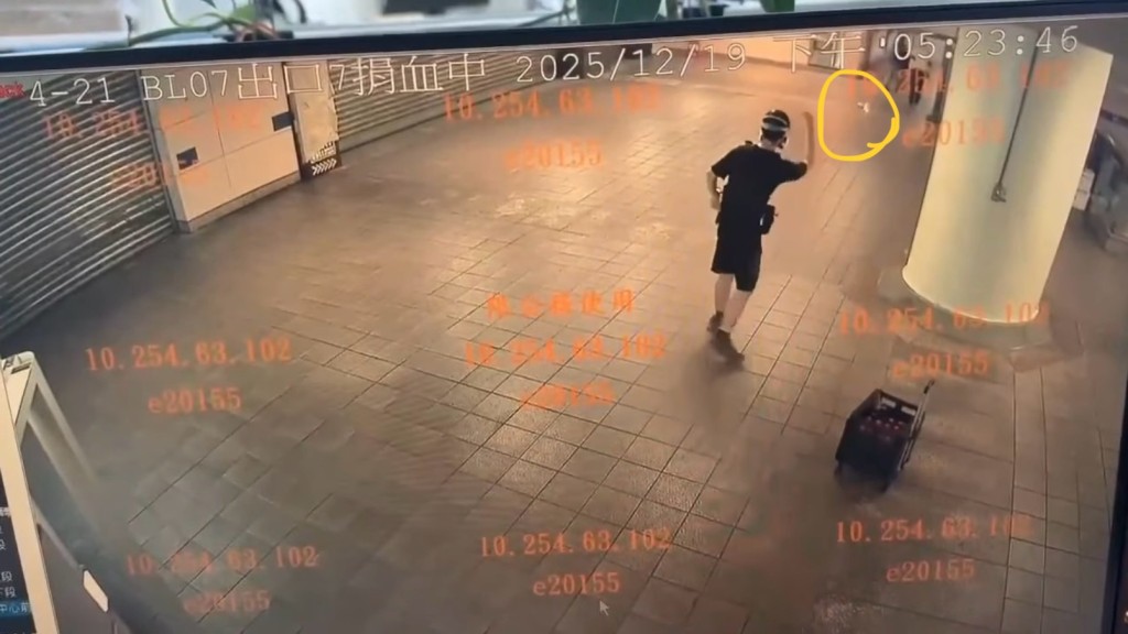 Tấn công bằng bom khói và dao tại ga tàu điện ngầm Đài Loan, 2 người thiệt mạng - Ảnh 1.