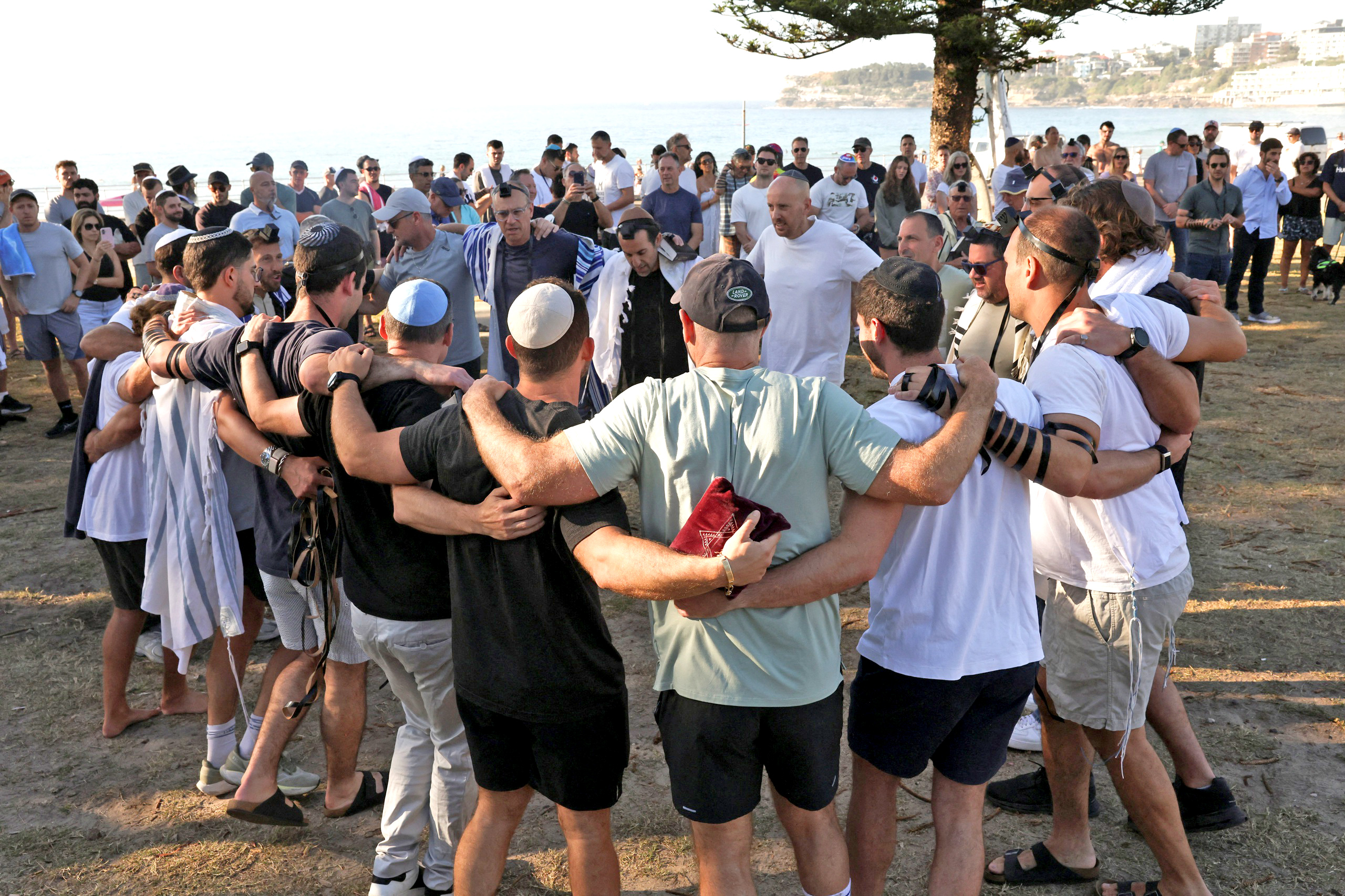 Thiếu nữ 14 tuổi xả thân che chắn 2 đứa trẻ trong vụ xả súng ở Úc: ‘Tôi không phải người hùng’ - Ảnh 1.