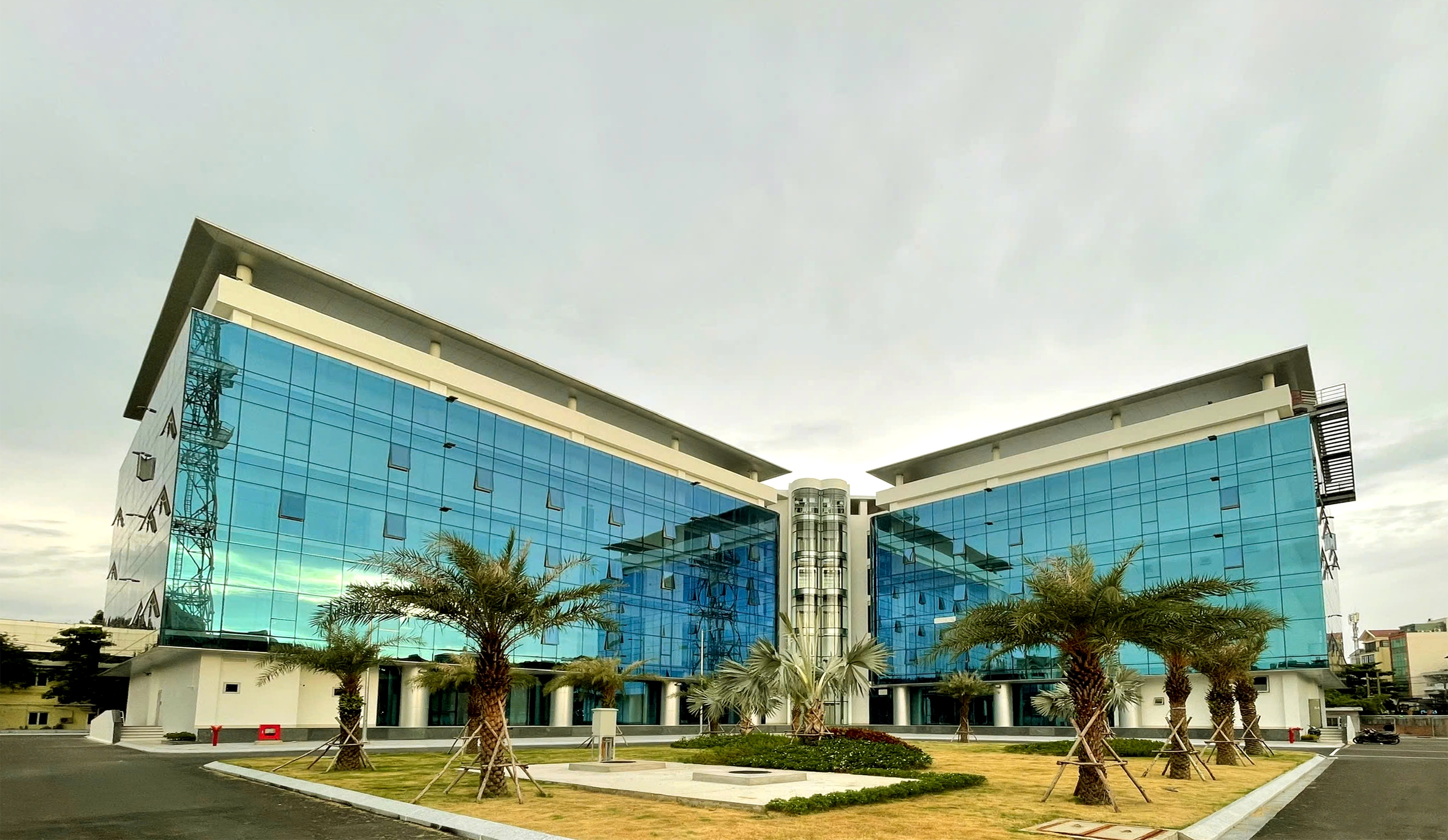 Vận hành Trung tâm Kiểm soát không lưu Hồ Chí Minh 1.500 tỉ đồng - Ảnh 1.