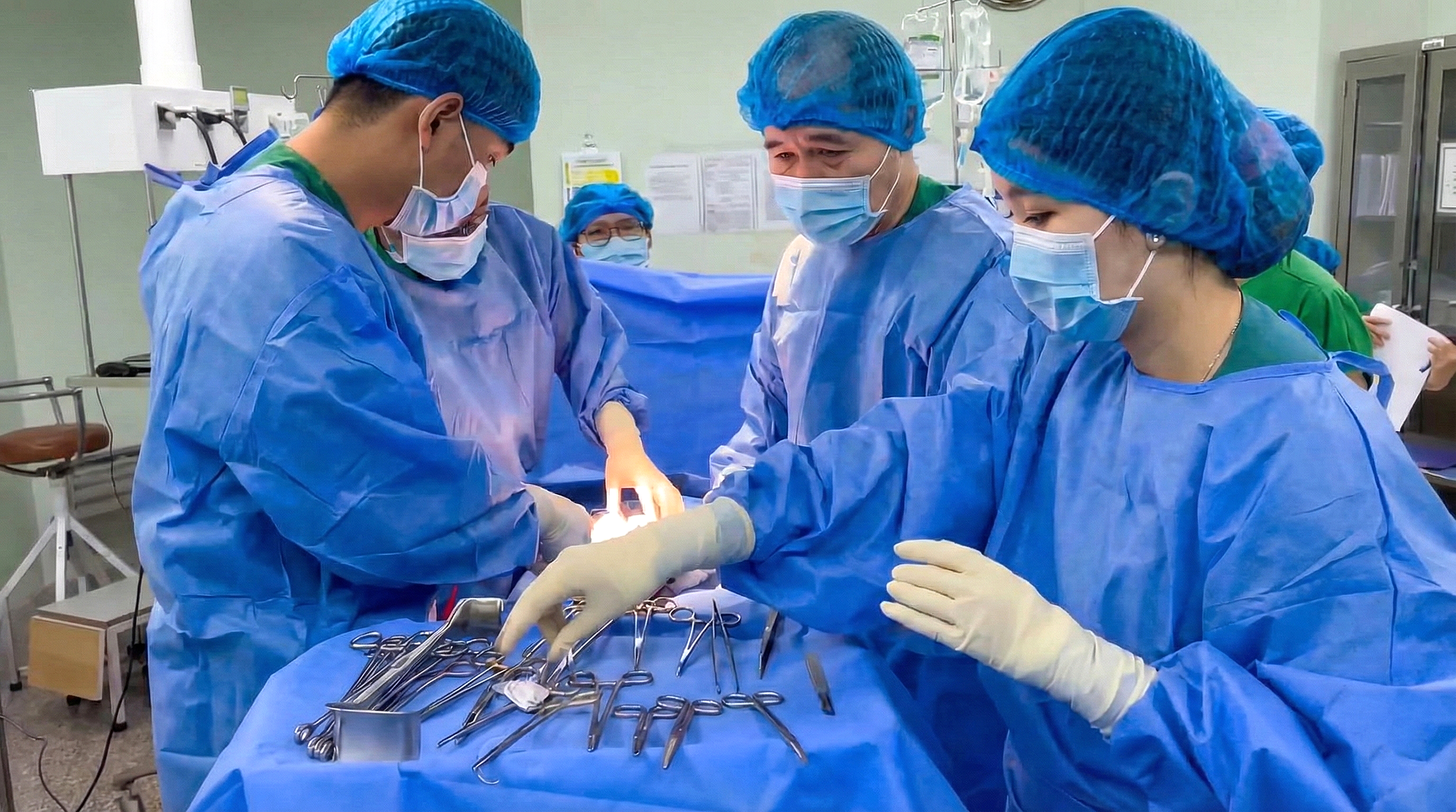 Bé trai 36 tuần, chào đời sớm 'bất đắc dĩ' đã cai máy thở - Ảnh 1.