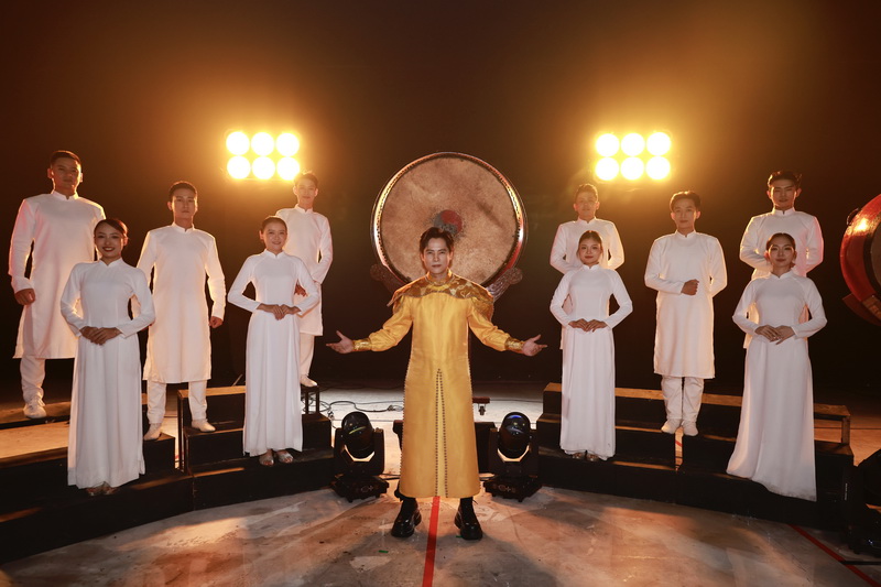 Ca sĩ Minh Sang gây bất ngờ khi lần đầu tiên đưa đọc hịch vào nhạc cổ động tôn vinh bộ đội cụ Hồ - Ảnh 1.