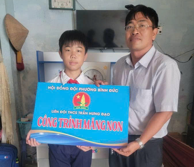 Người thầy gieo yêu thương từ bữa ăn sáng - Ảnh 1. tổng phụ trách Đội - Ảnh 1.