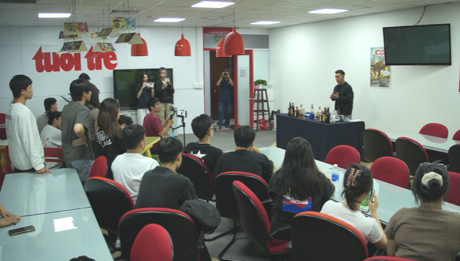 Buổi học phỏng vấn thú vị với bartender đoạt giải quốc tế Nguyễn Thanh Quang - Ảnh 1.