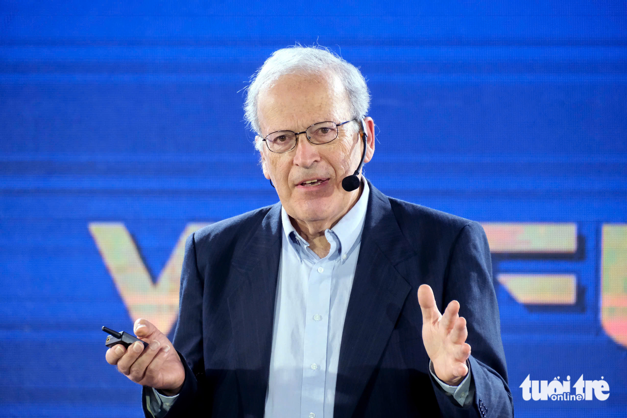 'Khẩn trương nghĩ cách sống chung với thực thể thông minh hơn con người' - Ảnh 3.