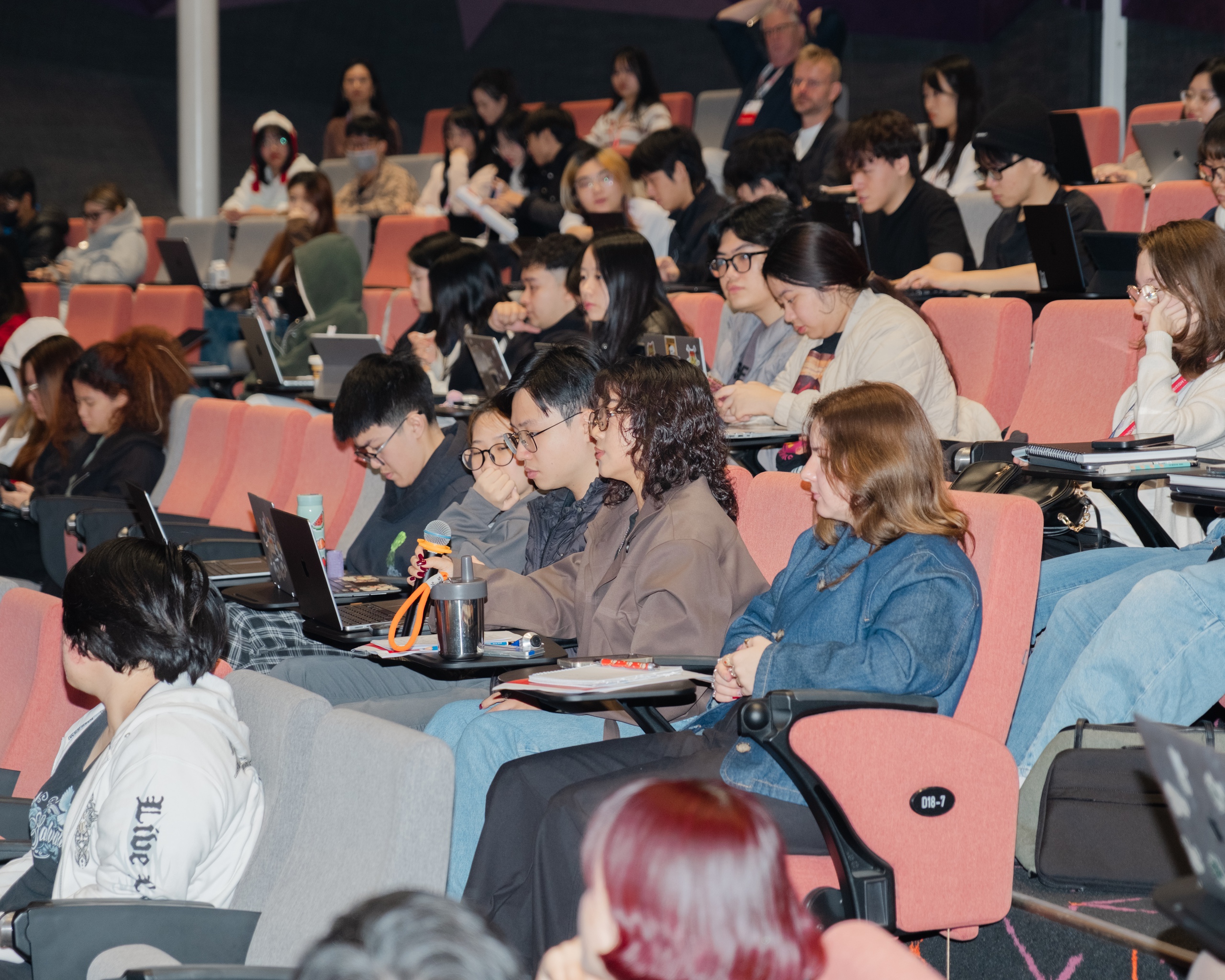 Ngành công nghiệp văn hóa sáng tạo còn khiêm tốn, làm sao kể câu chuyện Việt Nam hấp dẫn hơn? - Ảnh 3.