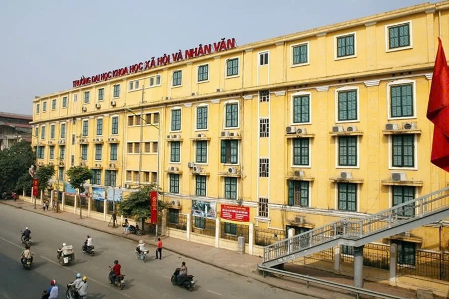 Trường đại học Khoa học xã hội và Nhân văn lý giải việc dừng xét tổ hợp C00 với 15/30 ngành - Ảnh 1.