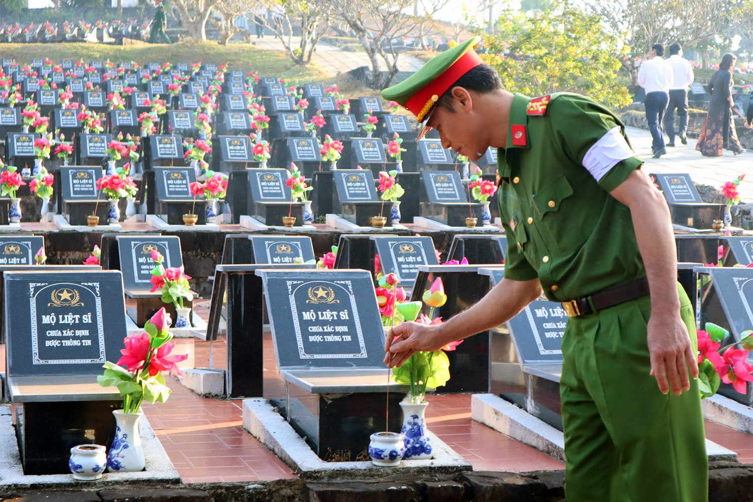 Đưa 30 hài cốt liệt sĩ hy sinh tại Campuchia về đất mẹ an táng - Ảnh 2.