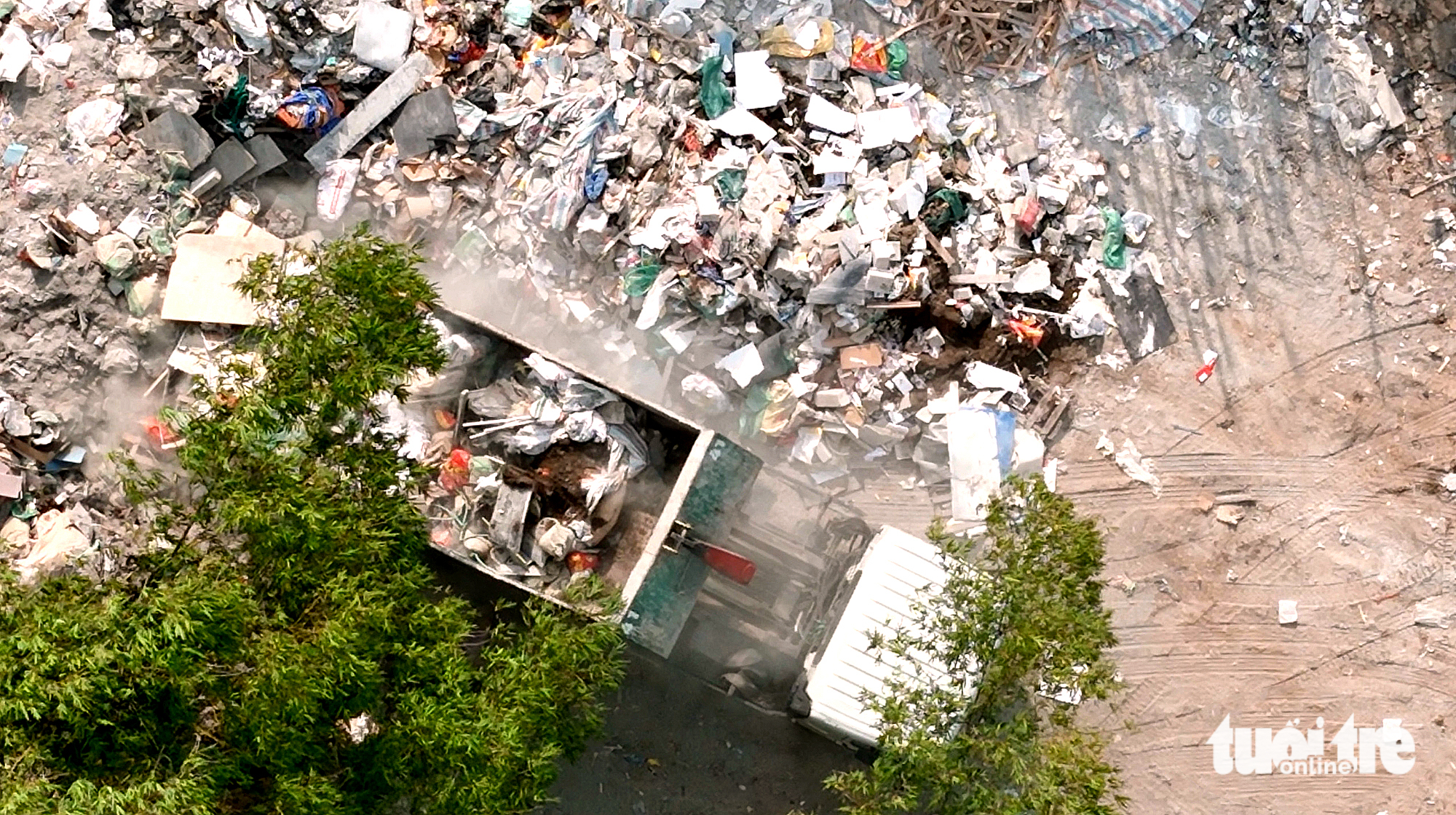 Thành ủy Hà Nội chỉ đạo sau bài điều tra tùy tiện đổ rác thải xây dựng của Tuổi Trẻ - Ảnh 1.