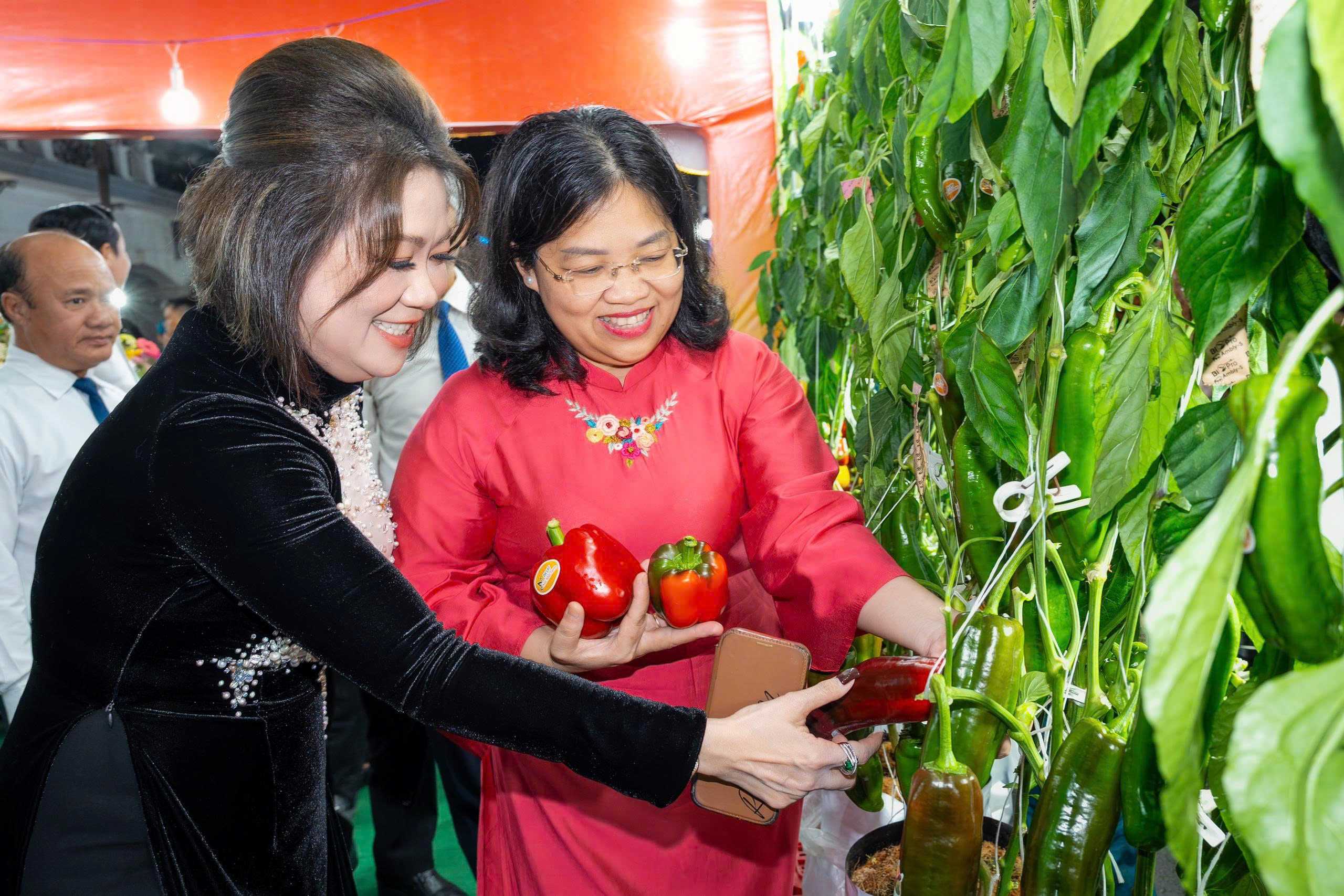 phiên chợ - Ảnh 9.