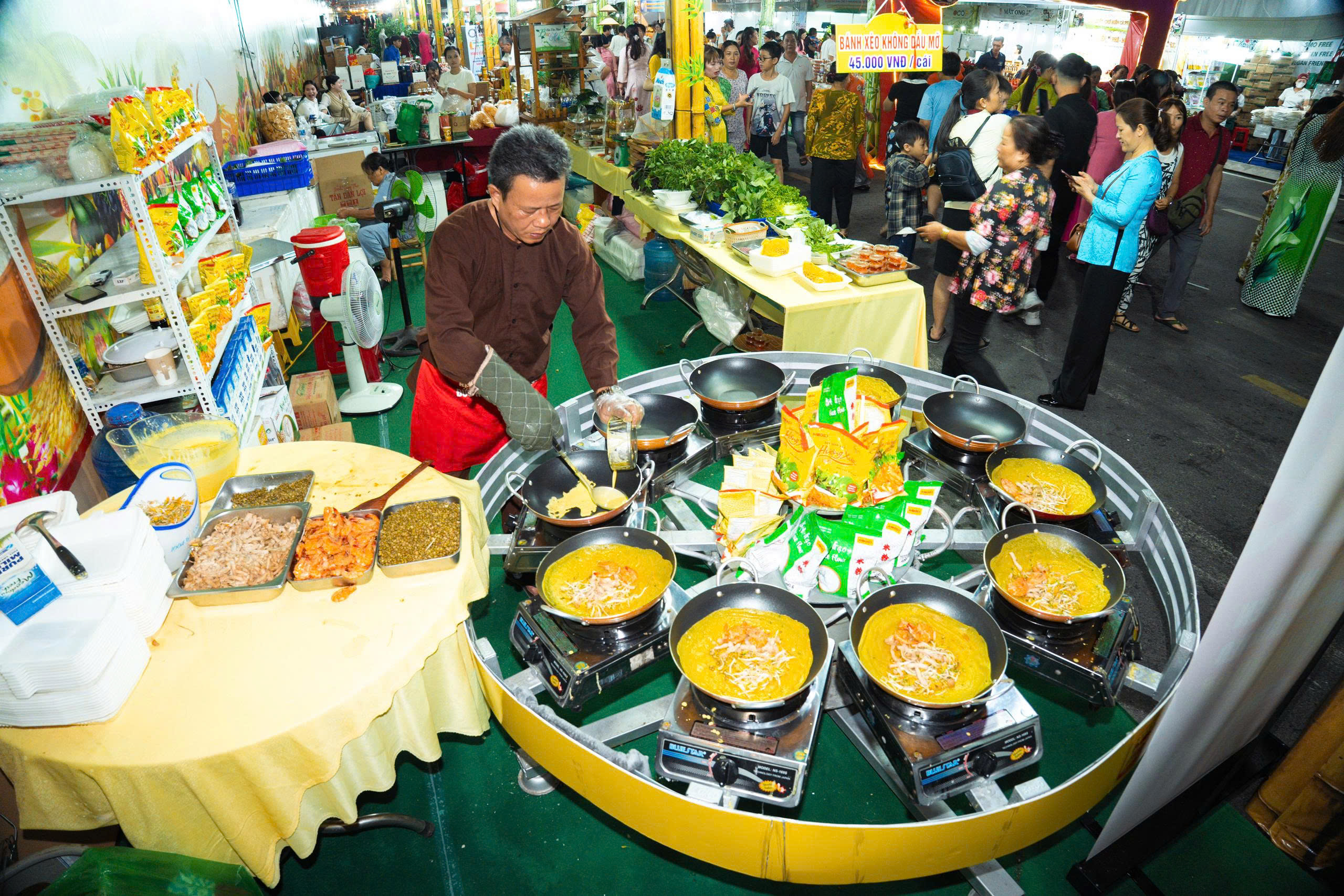 phiên chợ - Ảnh 1.