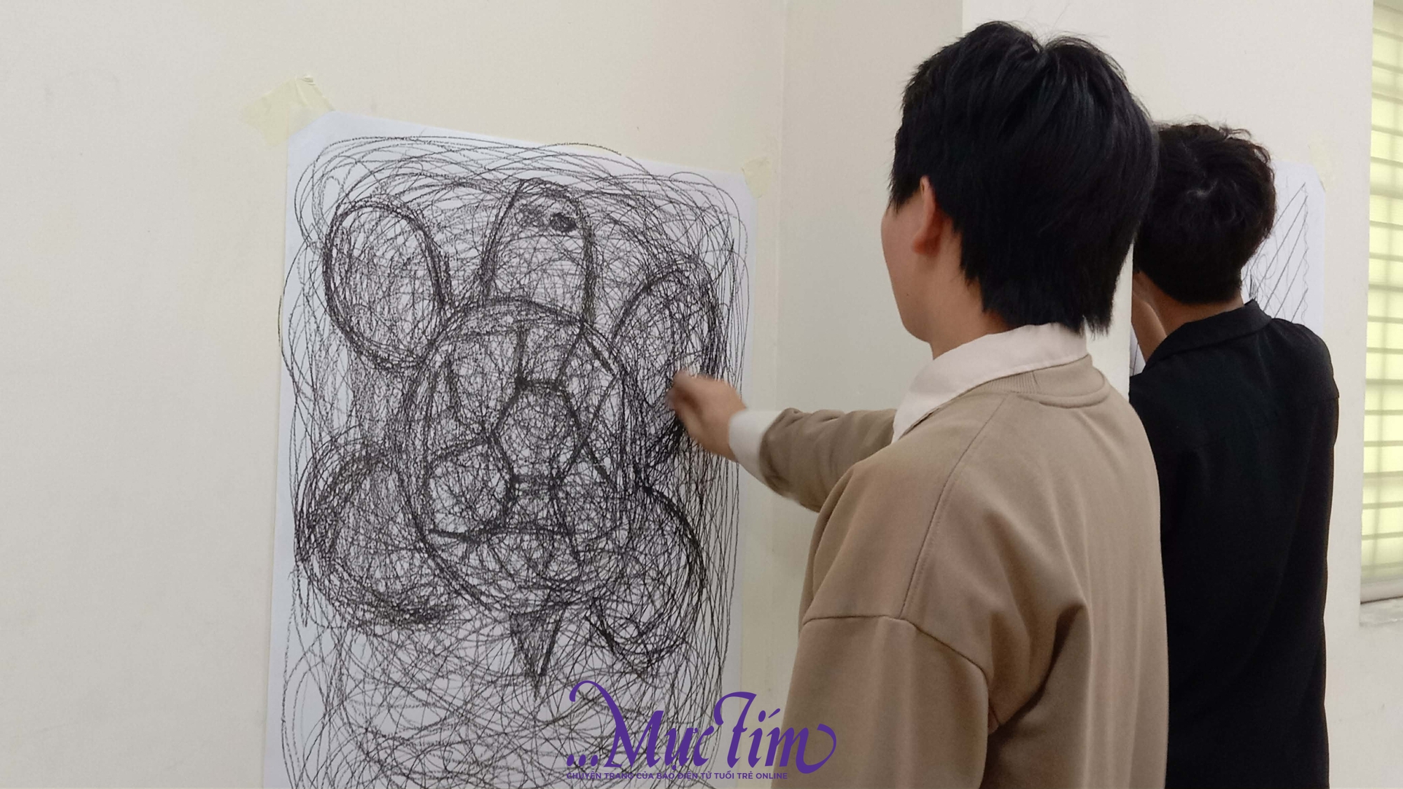 Sinh viên Nhân văn lan tỏa tình yêu nghệ thuật qua ‘Hoa Chào Ngõ Hạnh’ - Ảnh 1.