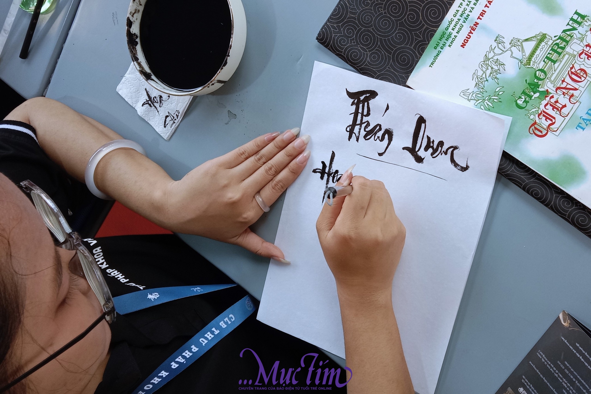 Sinh viên Nhân văn lan tỏa tình yêu nghệ thuật qua ‘Hoa Chào Ngõ Hạnh’ - Ảnh 3.