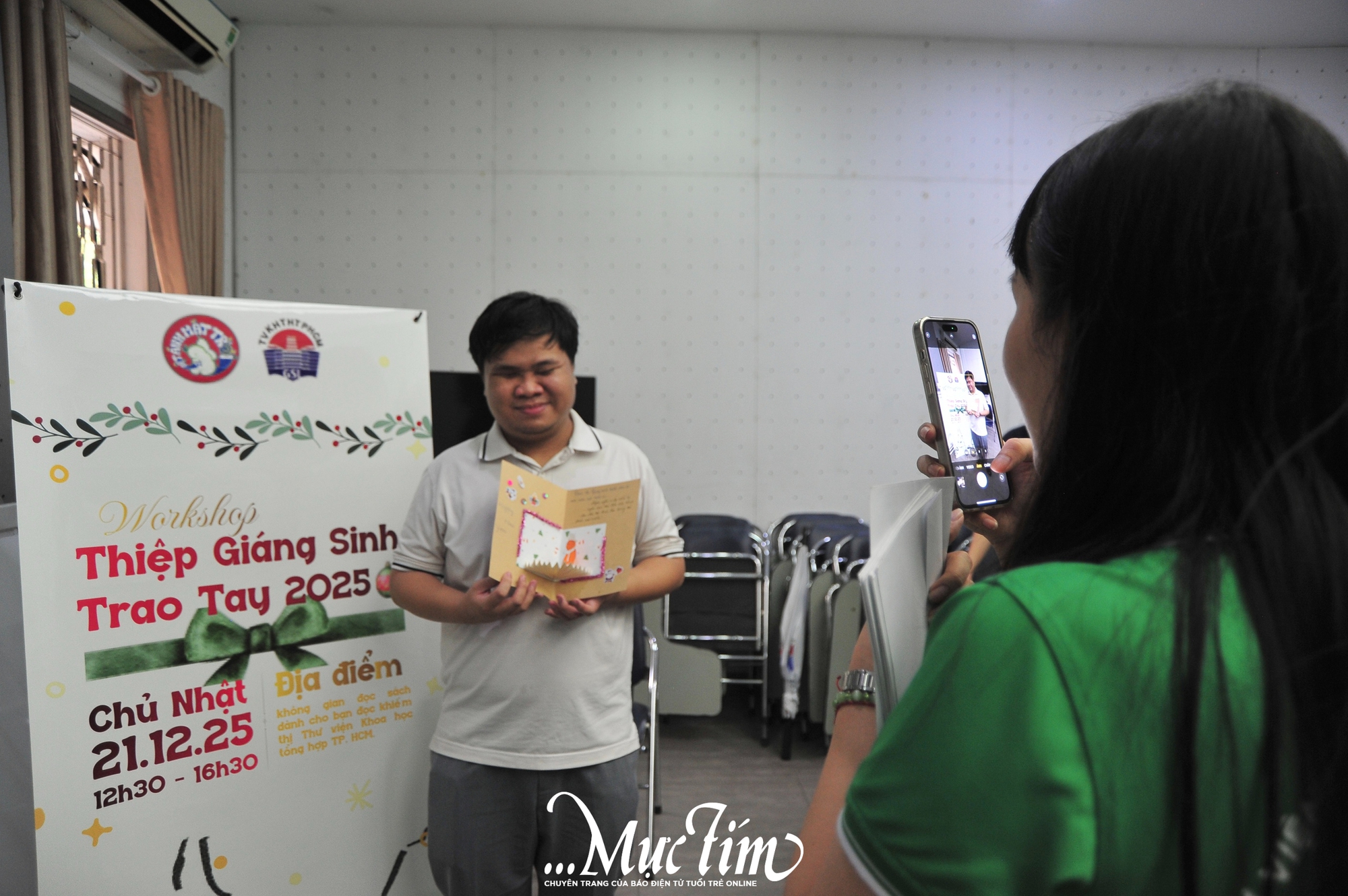 Lan tỏa không khí Giáng sinh qua hoạt động làm thiệp xúc giác cho người khiếm thị- Ảnh 6.