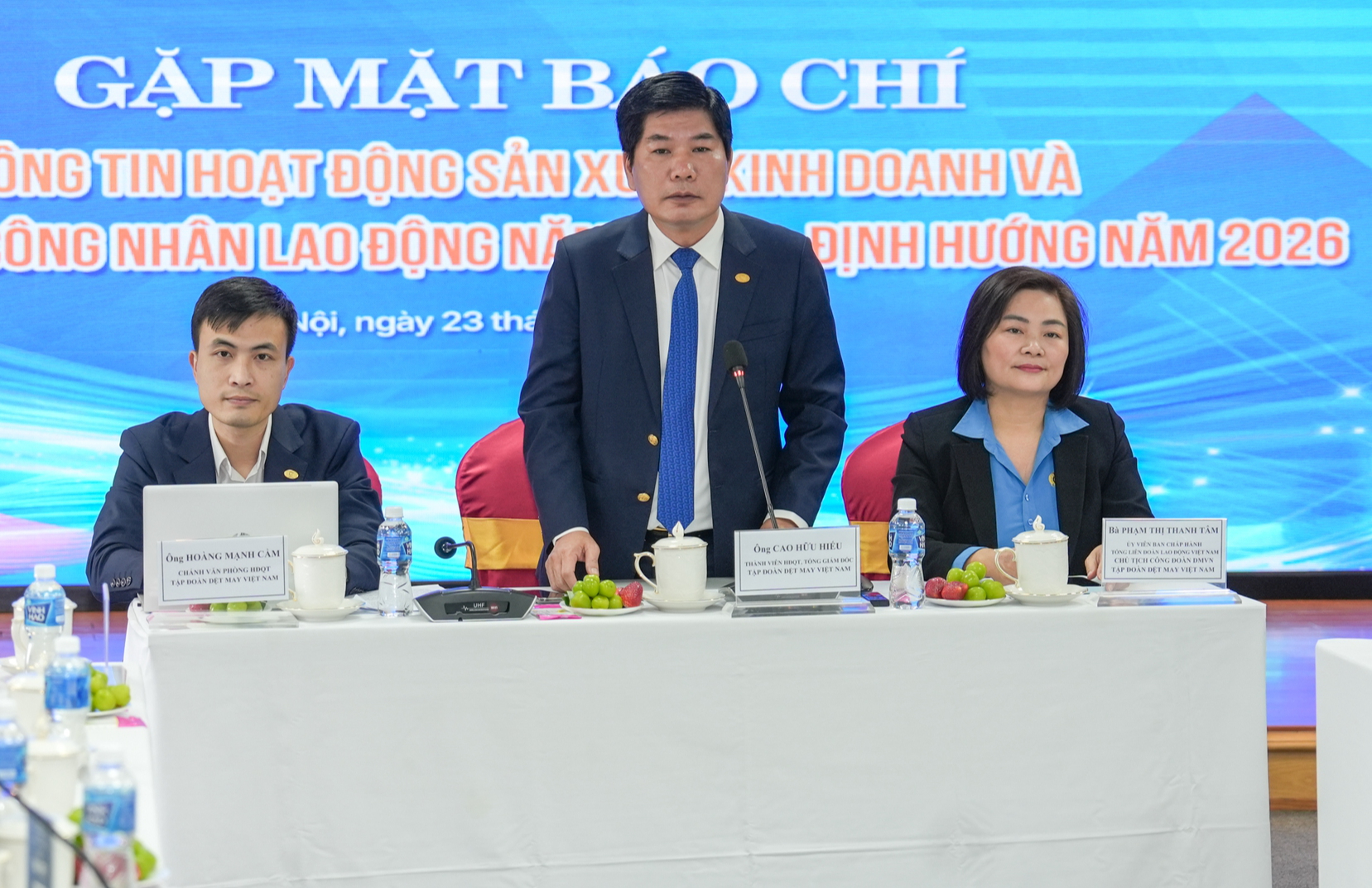 Vinatex xuất khẩu đạt 46 tỉ USD, lo ngại thuế đối ứng tiếp tục 'tiềm ẩn rủi ro' - Ảnh 1.