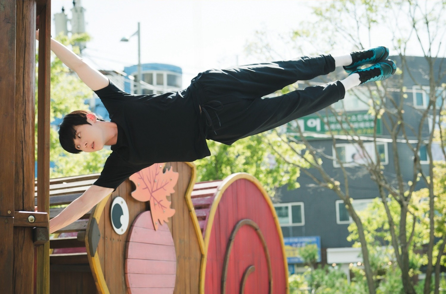 4 bộ phim chuyển thể từ webtoon hay không kém Dear X- Ảnh 3.