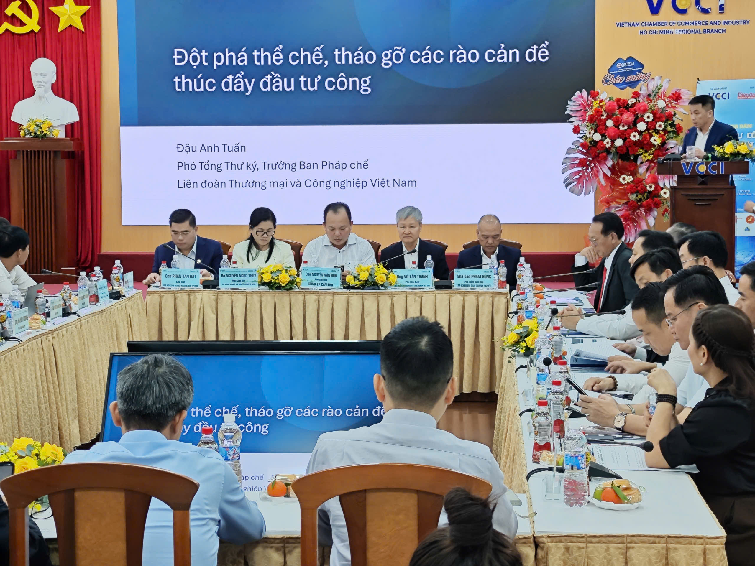 Đầu tư công trước 'giờ G' 2026: Doanh nghiệp kẹt vì vật liệu và cơ chế - Ảnh 1.