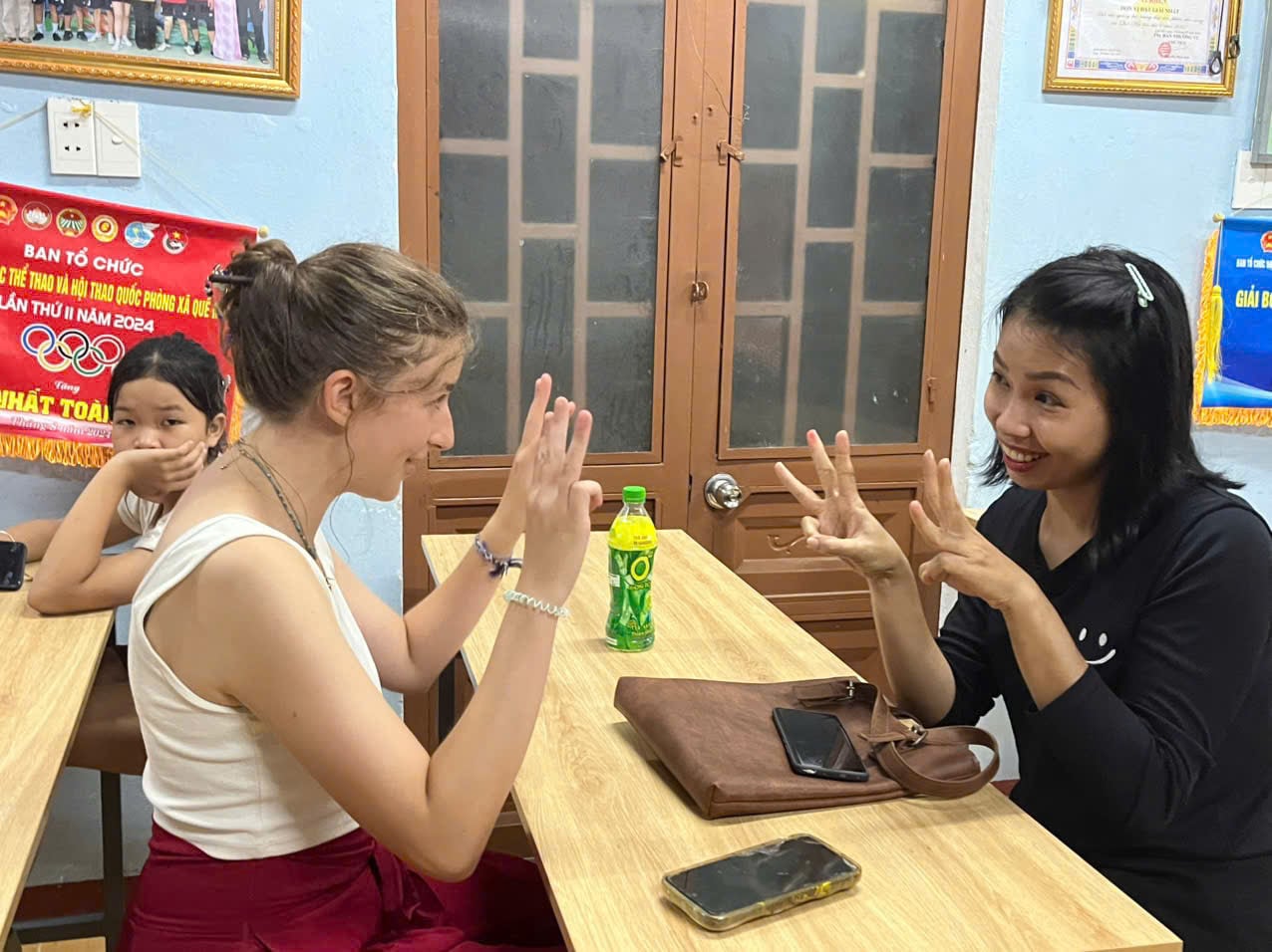 Da Nang man opens farm, offers free English classes for locals to boost community tourism- Ảnh 7.