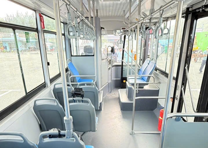 Ngày mai, tuyến buýt điện đầu tiên ở Côn Đảo 'lăn bánh' kết nối nhiều địa điểm - Ảnh 2.