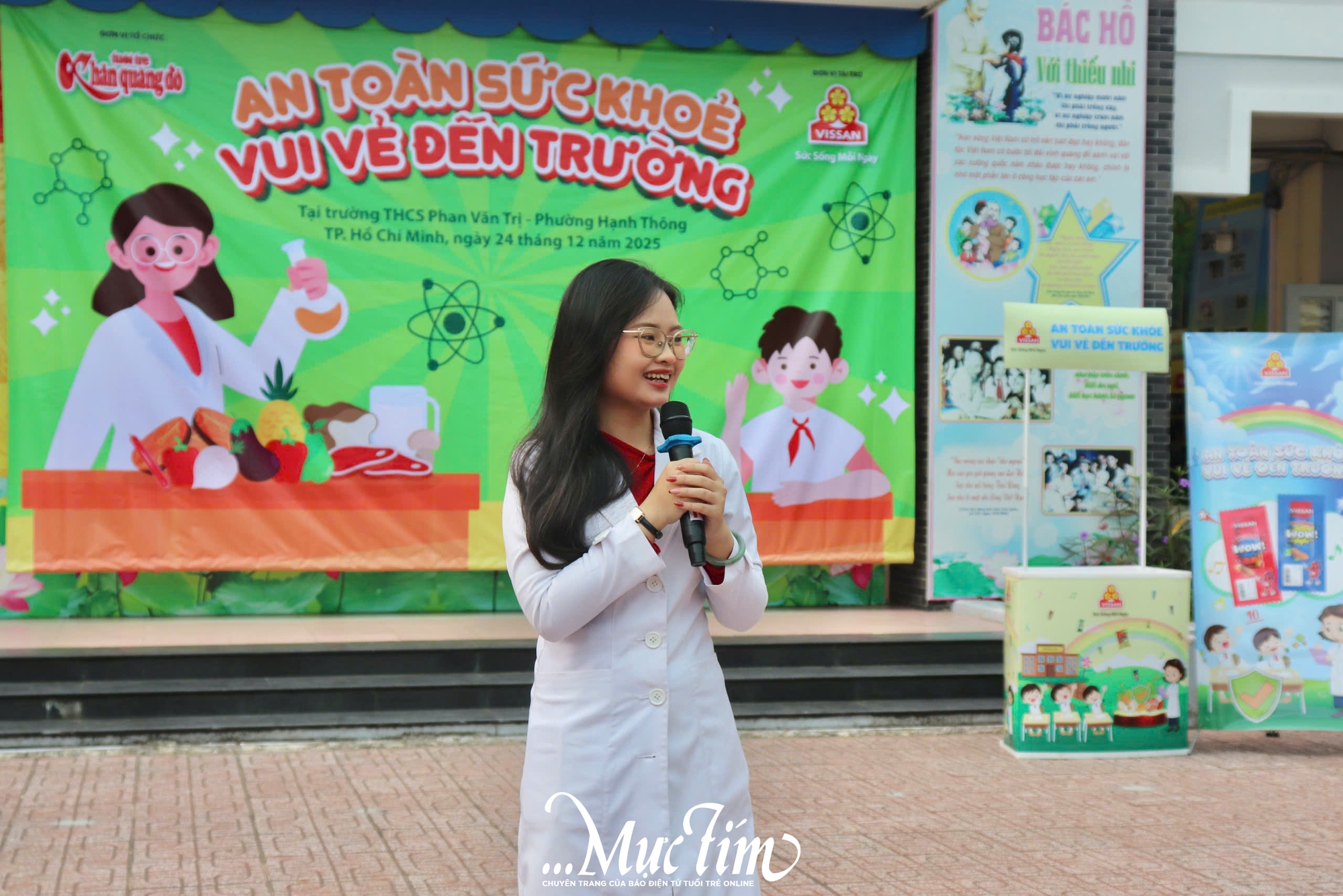 Đón Noel cùng chương trình An toàn sức khỏe - Vui vẻ đến trường tại Trường THCS Phan Văn Trị- Ảnh 4.