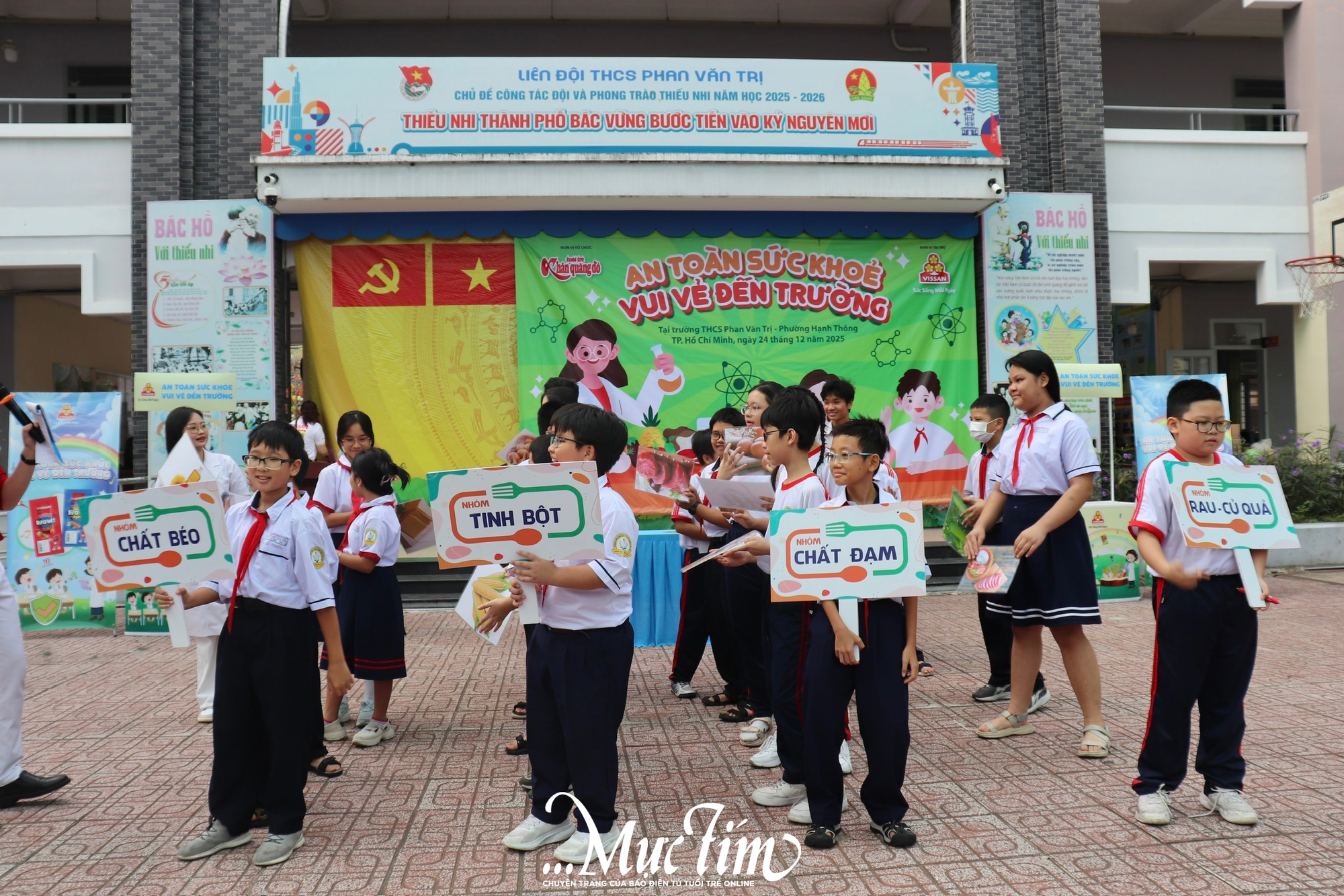 Đón Noel cùng chương trình An toàn sức khỏe - Vui vẻ đến trường tại Trường THCS Phan Văn Trị- Ảnh 8.