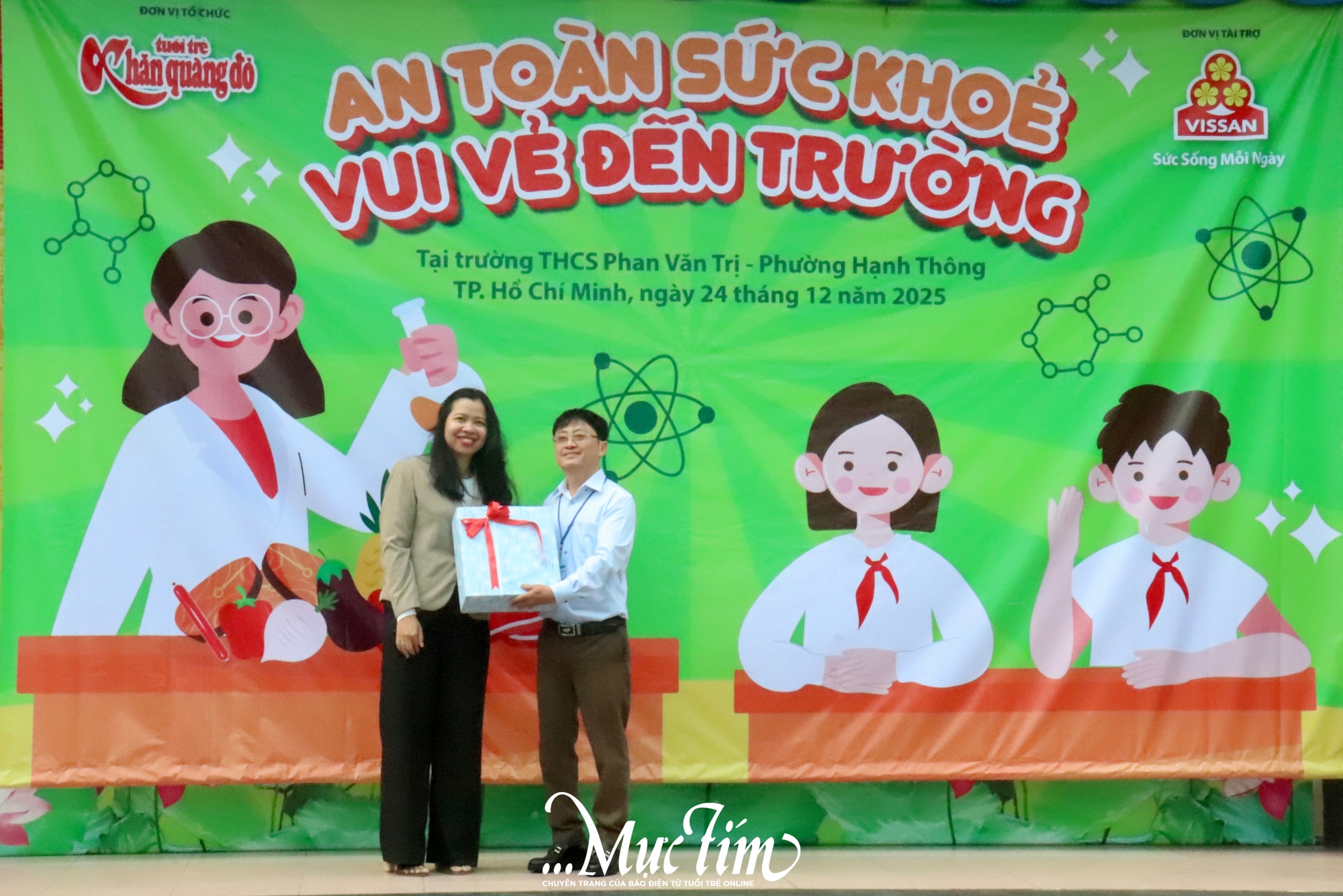 Đón Noel cùng chương trình An toàn sức khỏe - Vui vẻ đến trường tại Trường THCS Phan Văn Trị- Ảnh 12.