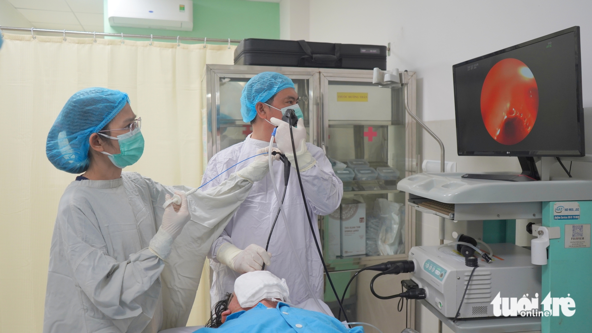 Bỗng dưng mất 2 chiếc răng, 20 năm sau bác sĩ phát hiện trong... phổi - Ảnh 1.