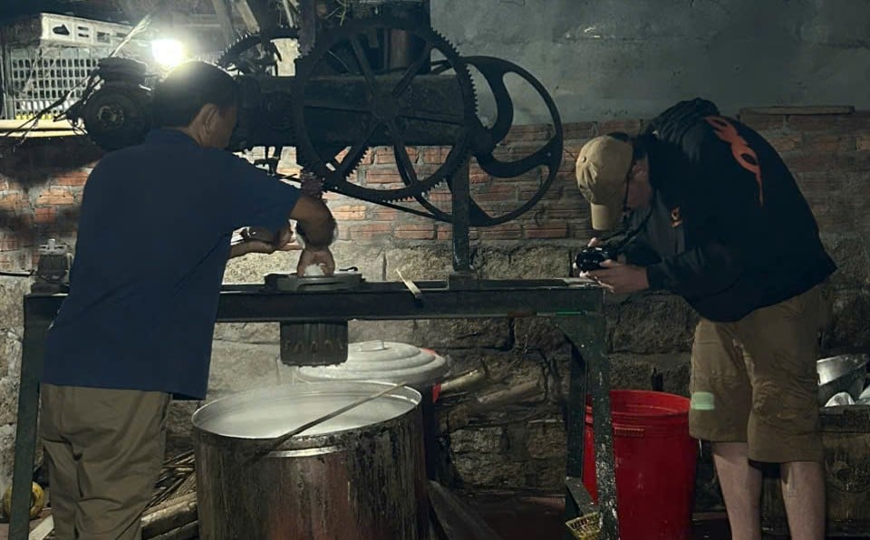 Da Nang man opens farm, offers free English classes for locals to boost community tourism- Ảnh 3.