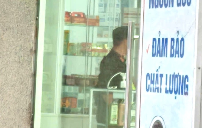 Công an xuất hiện tại trụ sở Công ty cổ phần Dược phẩm Khánh Hòa - Ảnh 1.