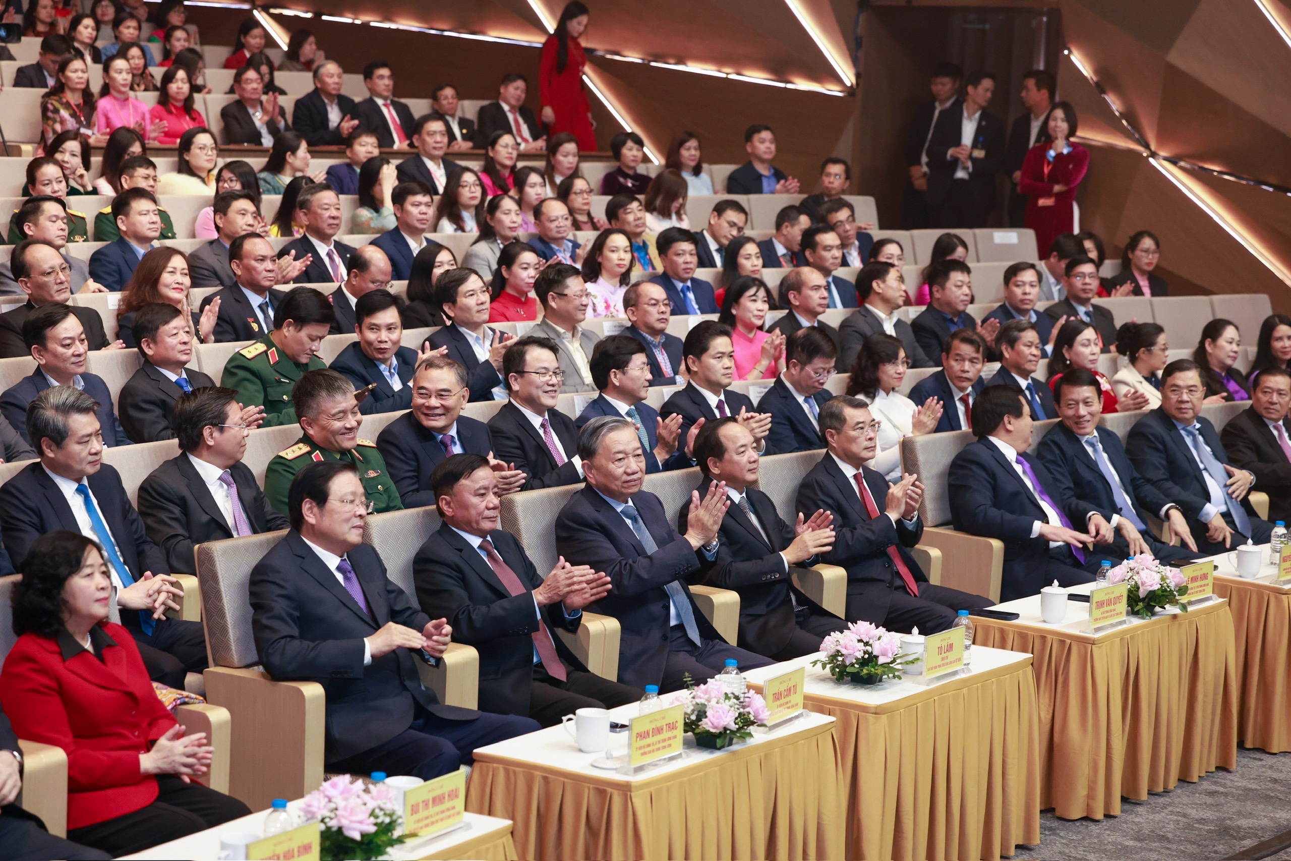 Tổng Bí thư Tô Lâm: Đại hội Đảng lần thứ XIV đứng trước thời điểm lịch sử tạo ra kỳ tích mới - Ảnh 2.