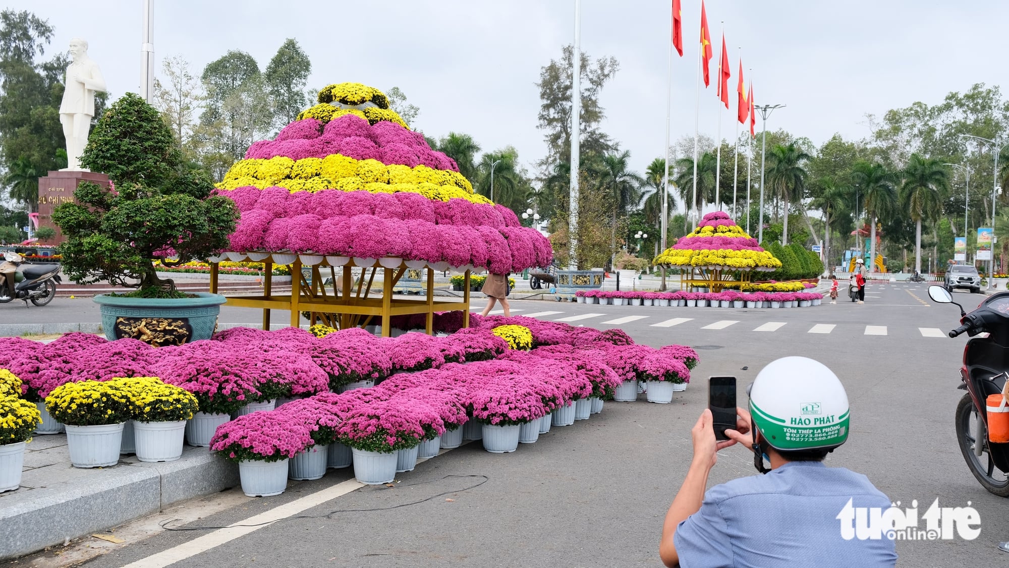 Vietnam’s famous Sa Dec Flower Village bustles ahead of New Year- Ảnh 6.
