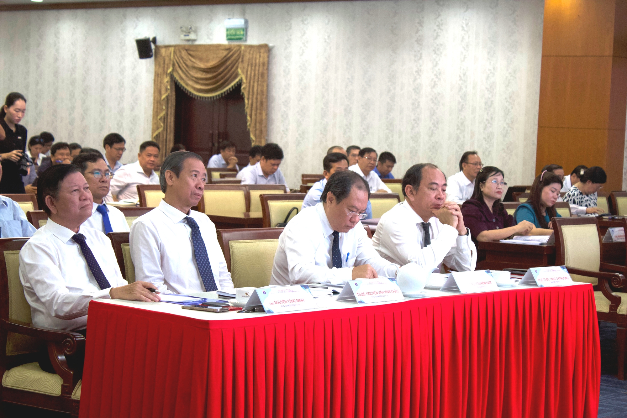 Đầu tư dưỡng lão gặp khó, người cao tuổi đứng trước nguy cơ bị 'bỏ lại phía sau' - Ảnh 1.