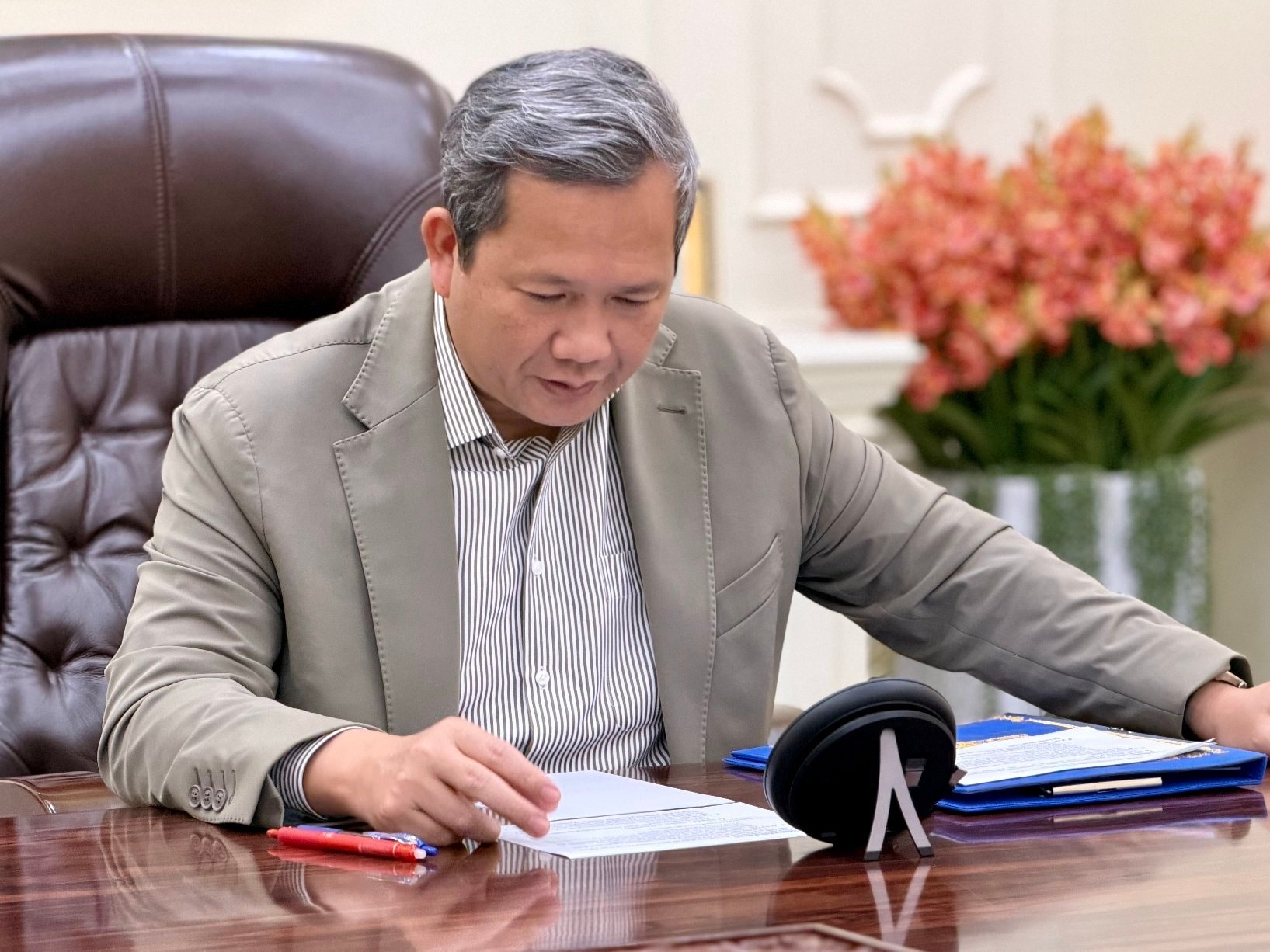 điện đàm - Ảnh 1.