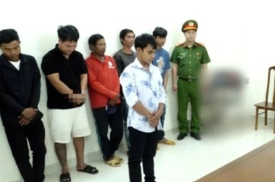 Vietnam police busts ring digging up dead, diseased pigs for sale - Ảnh 1.