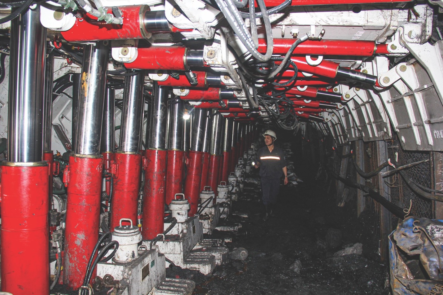 TKV nộp ngân sách khoảng 25.500 tỉ đồng năm 2025 - Ảnh 3.