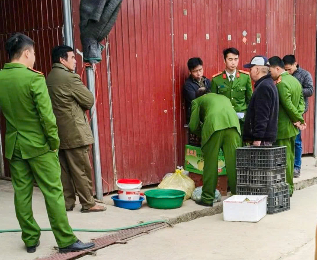 Điều tra nghi án chồng giết vợ và con gái nhỏ rồi tự sát - Ảnh 1.