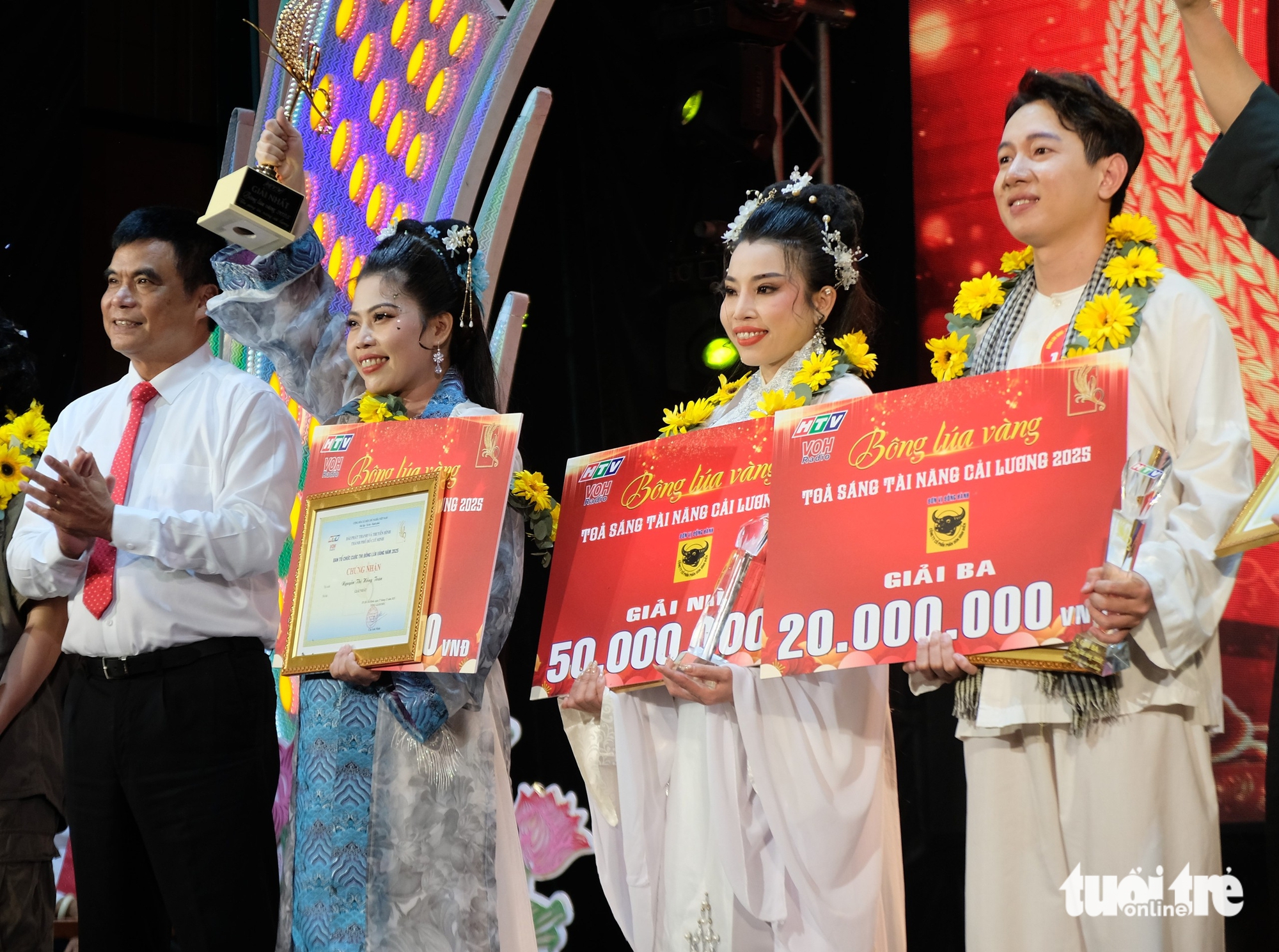 Bông lúa vàng - Ảnh 1.