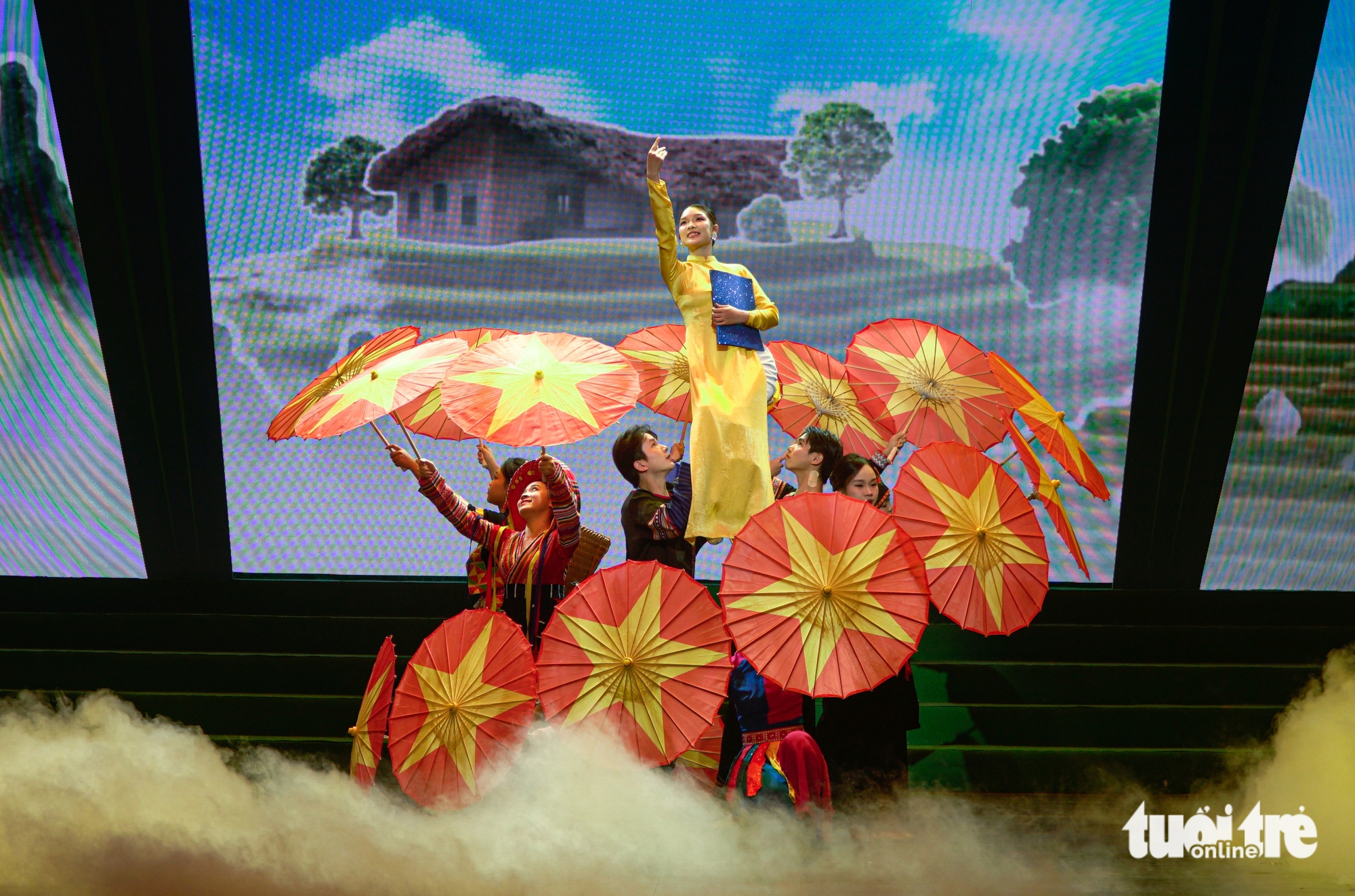 Tuyên dương 150 học sinh, sinh viên, thanh niên dân tộc thiểu số xuất sắc - Ảnh 2.