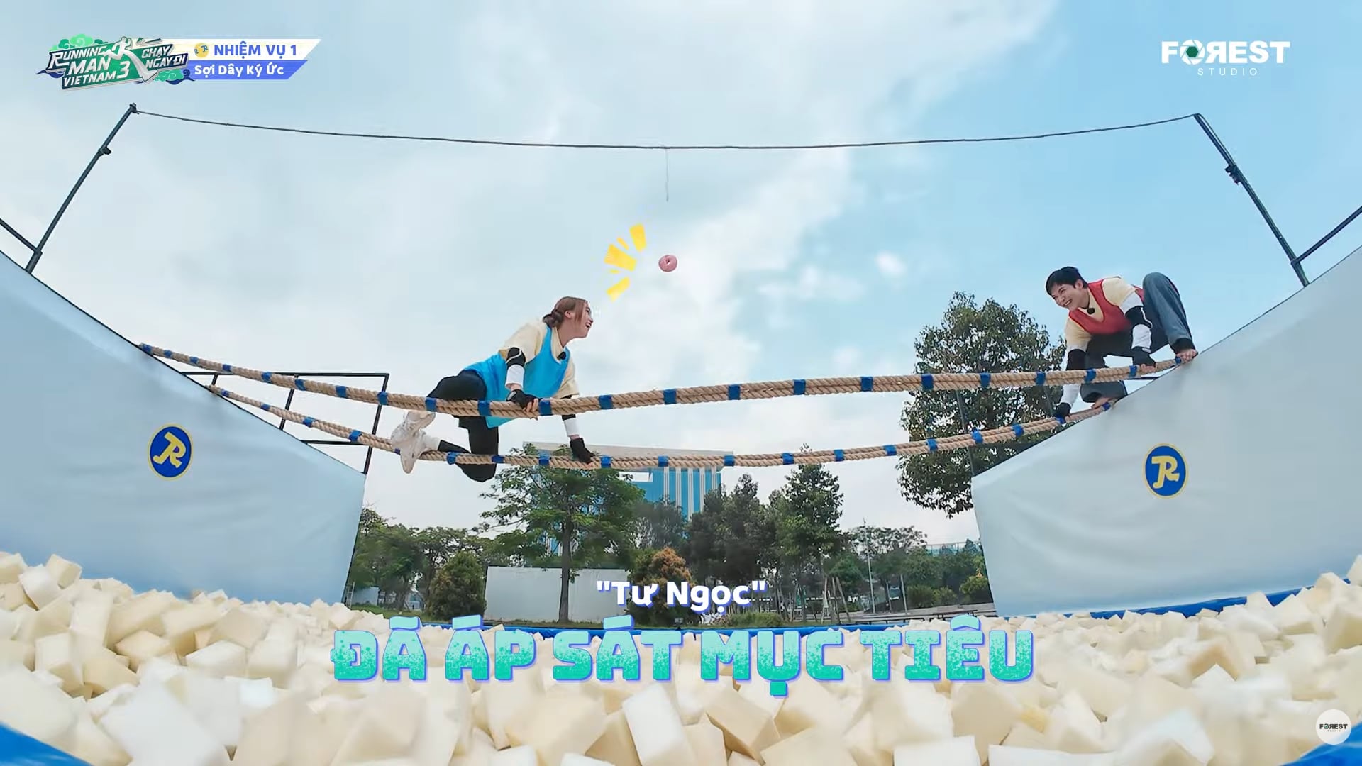 Running man tập 12: Trấn Thành, Uyển Ân đối đầu, Quang Tuấn bị phục kích - Ảnh 2. Running man tập 12: Trấn Thành, Uyển Ân đối đầu, Quang Tuấn bị phục kích - Ảnh 2.