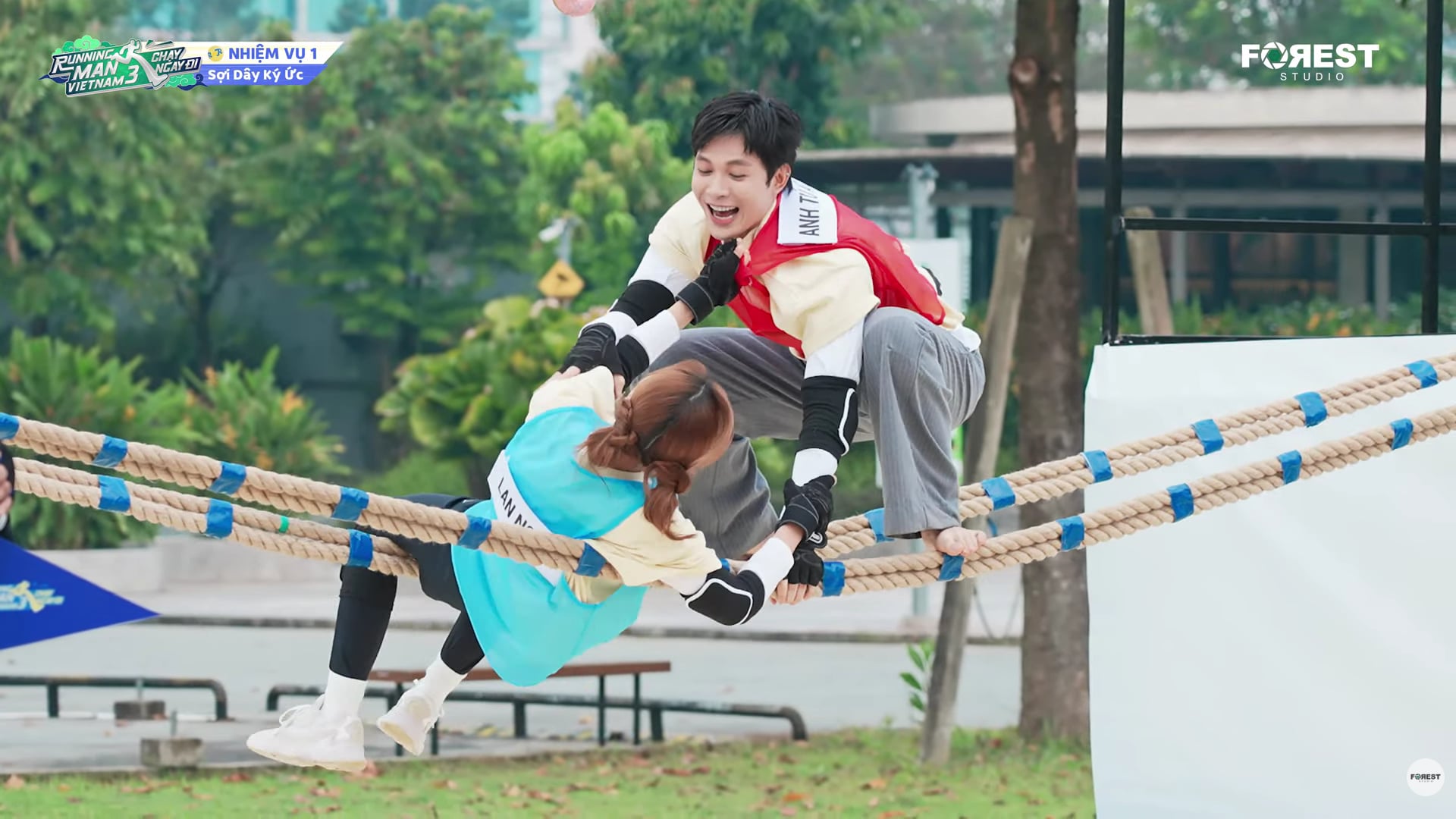 Running man tập 12: Trấn Thành, Uyển Ân đối đầu, Quang Tuấn bị phục kích - Ảnh 3. Running man tập 12: Trấn Thành, Uyển Ân đối đầu, Quang Tuấn bị phục kích - Ảnh 3.