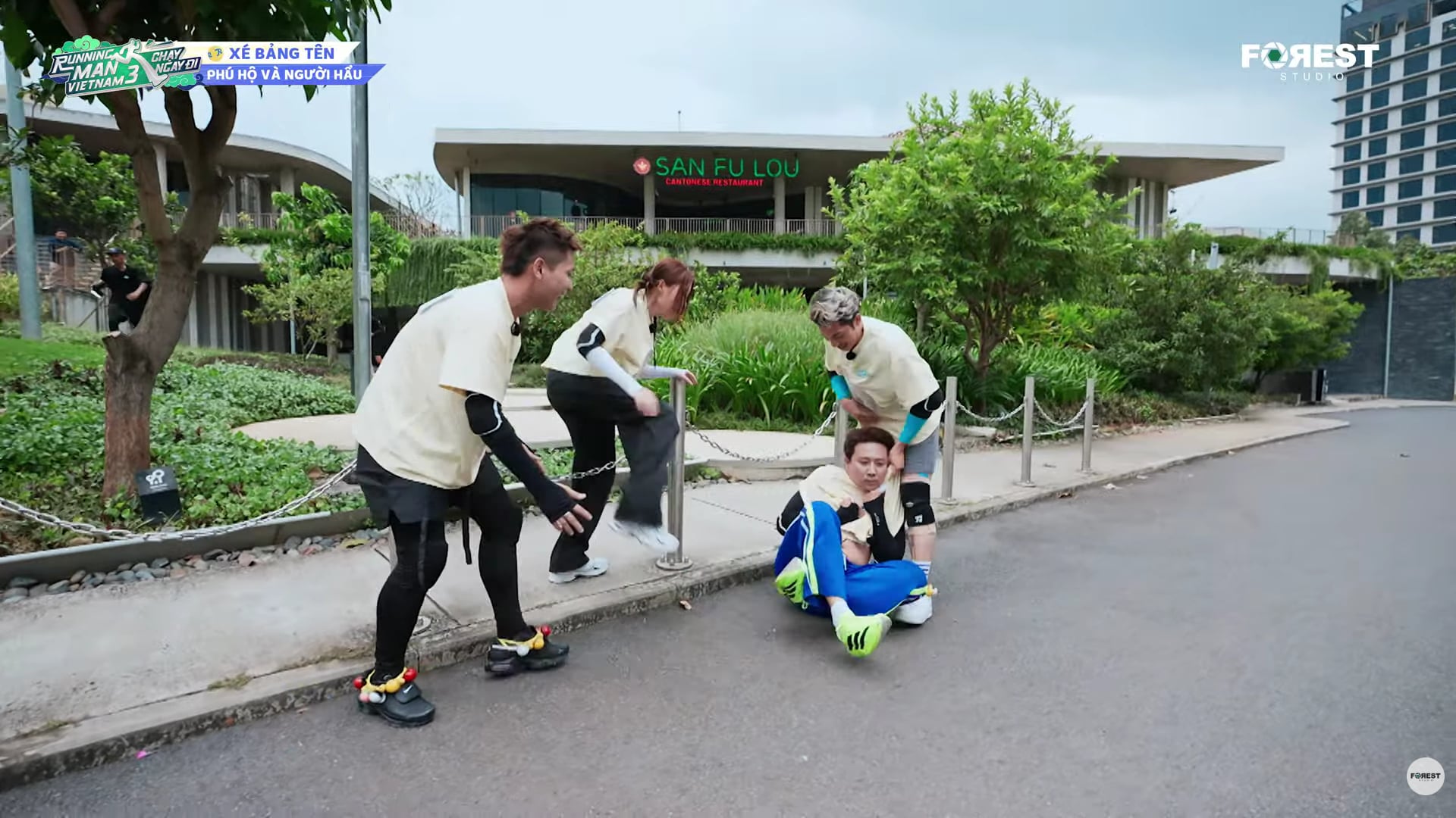 Running man tập 12: Trấn Thành, Uyển Ân đối đầu, Quang Tuấn bị phục kích - Ảnh 10. Running man tập 12: Trấn Thành, Uyển Ân đối đầu, Quang Tuấn bị phục kích - Ảnh 10.