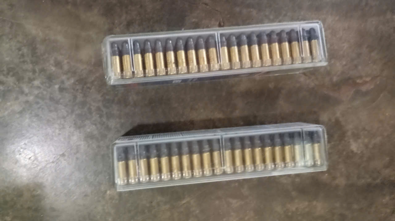 Hàng trăm cảnh sát vây bắt 20 người buôn bán vũ khí, đánh bạc, thu hơn 10.000 viên đạn - Ảnh 5.