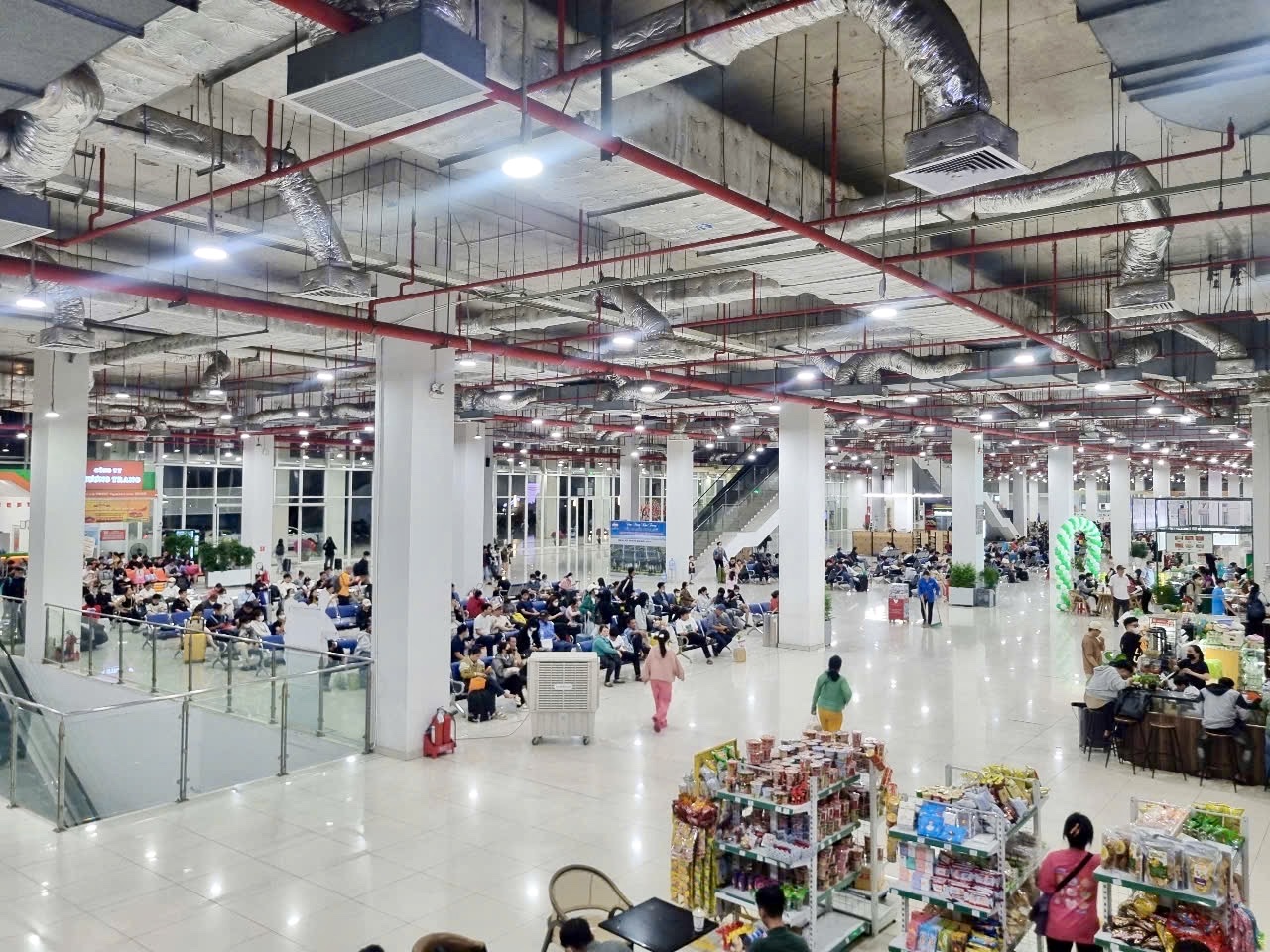 Tết dương lịch 2026, bến xe không tăng giá, nhiều tuyến buýt ở TP.HCM miễn phí - Ảnh 1.