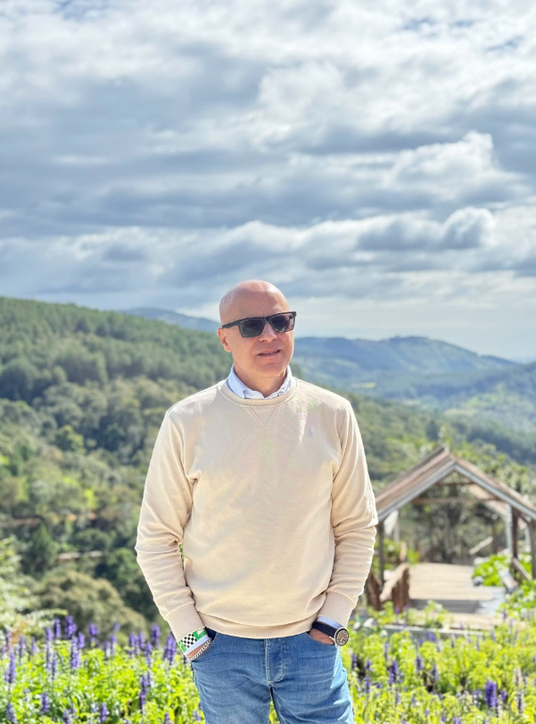 ‘Don’t come to Vietnam—you’ll never want to leave,’ Spanish digital nomad quips- Ảnh 1.