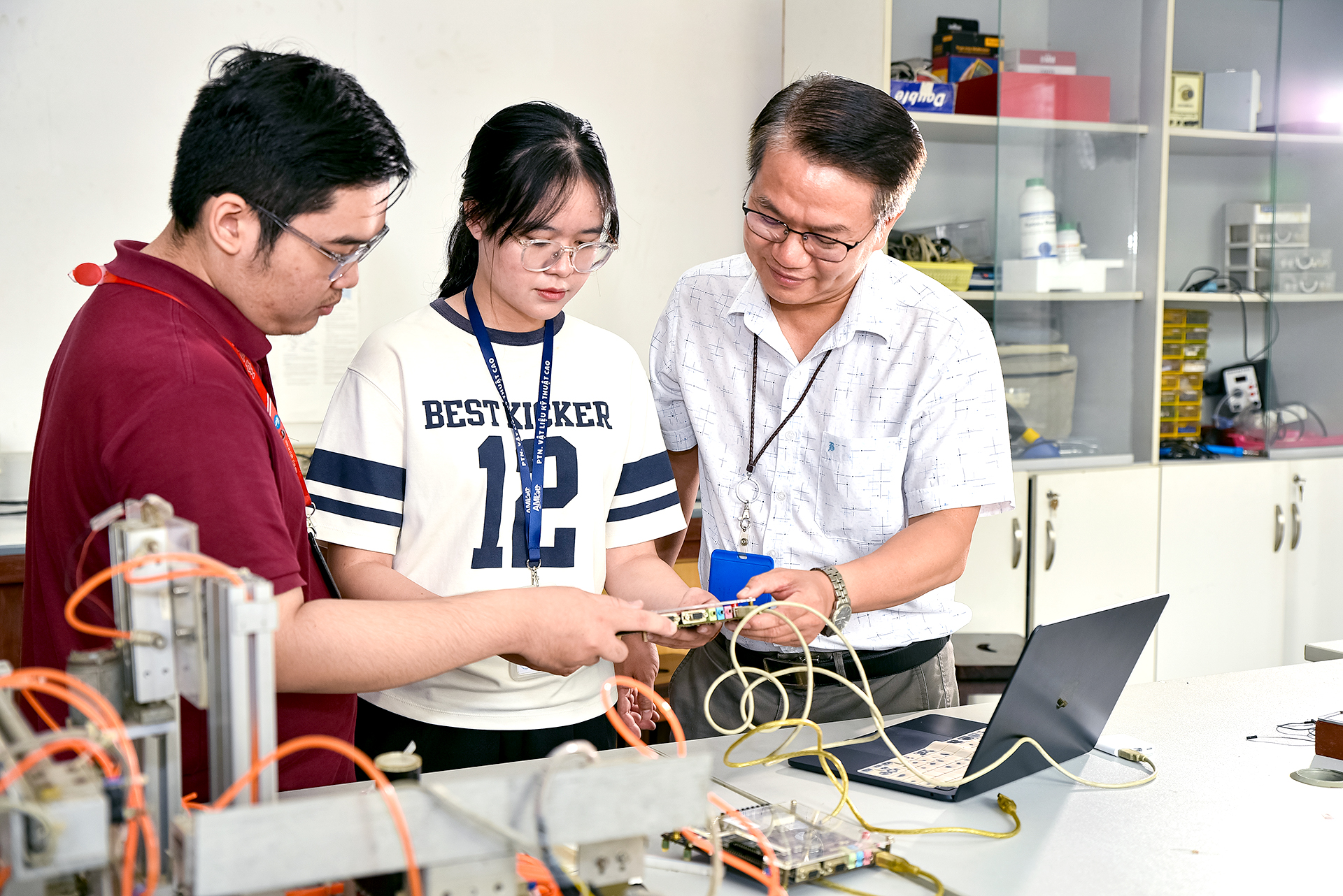 Những nhà khoa học đi ngược dòng: Từ phòng lab quốc tế về giảng đường Việt Nam - Ảnh 14.