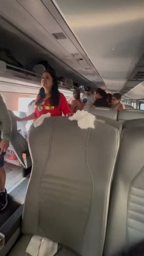 Mexican train derailment kills at least 13 people, 98 injured - Ảnh 3.