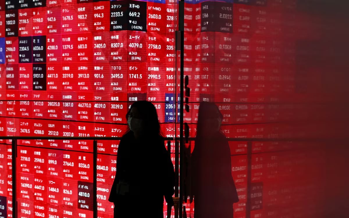 Stocks poised for strong end to year; silver, gold stabilize after sharp slump - Ảnh 2.